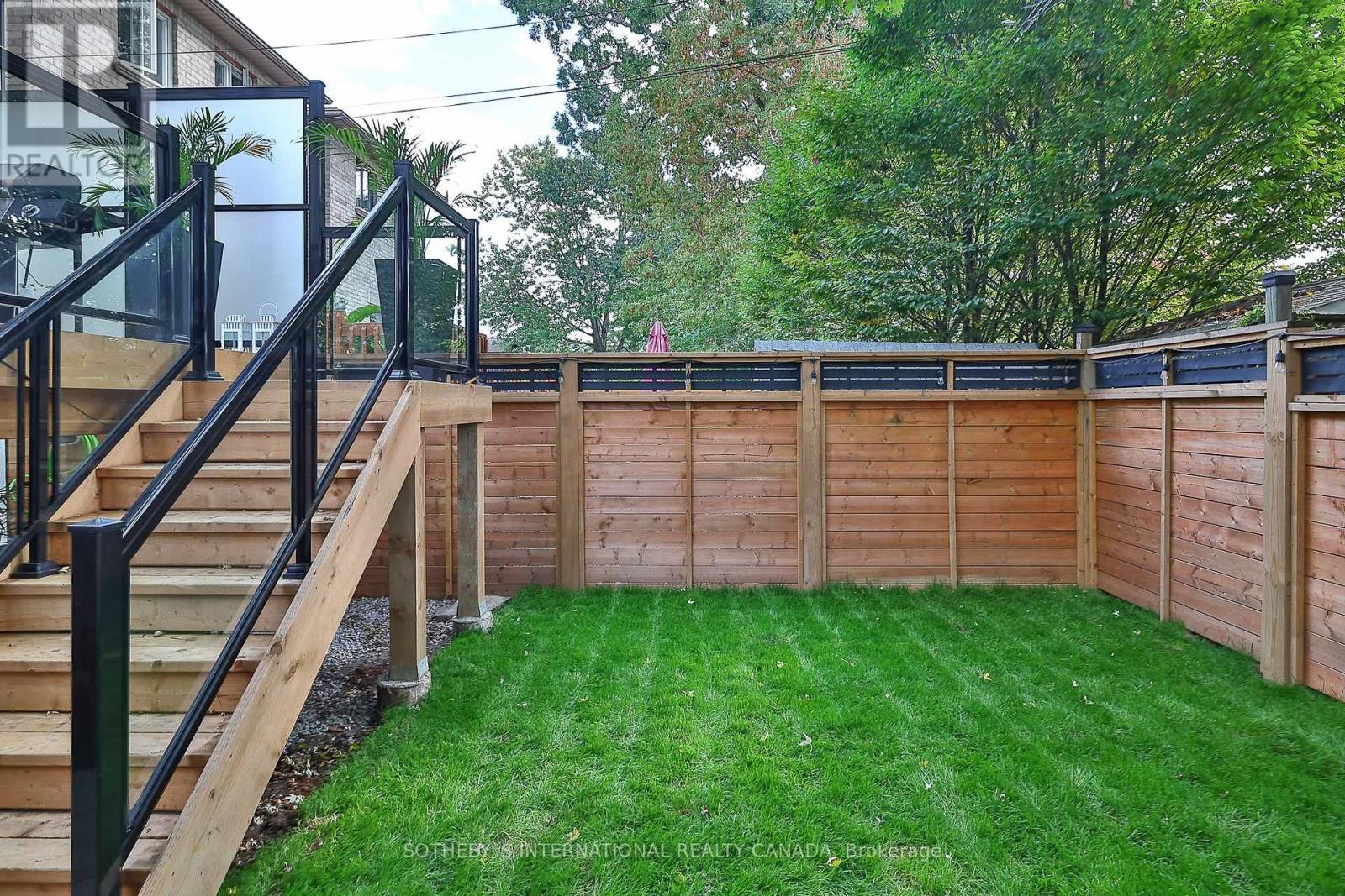 1C HOLBORNE AVE