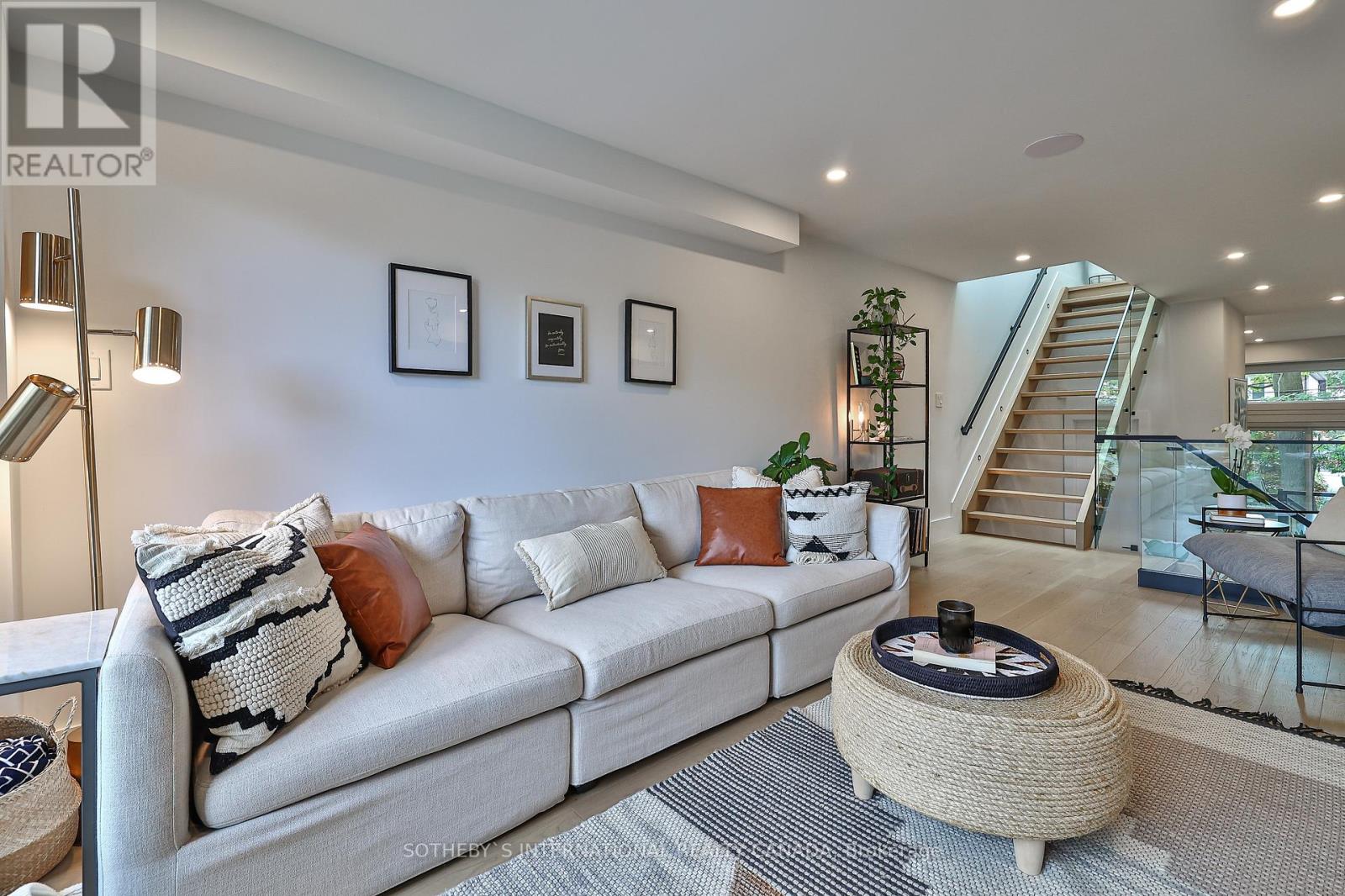 1C HOLBORNE AVE