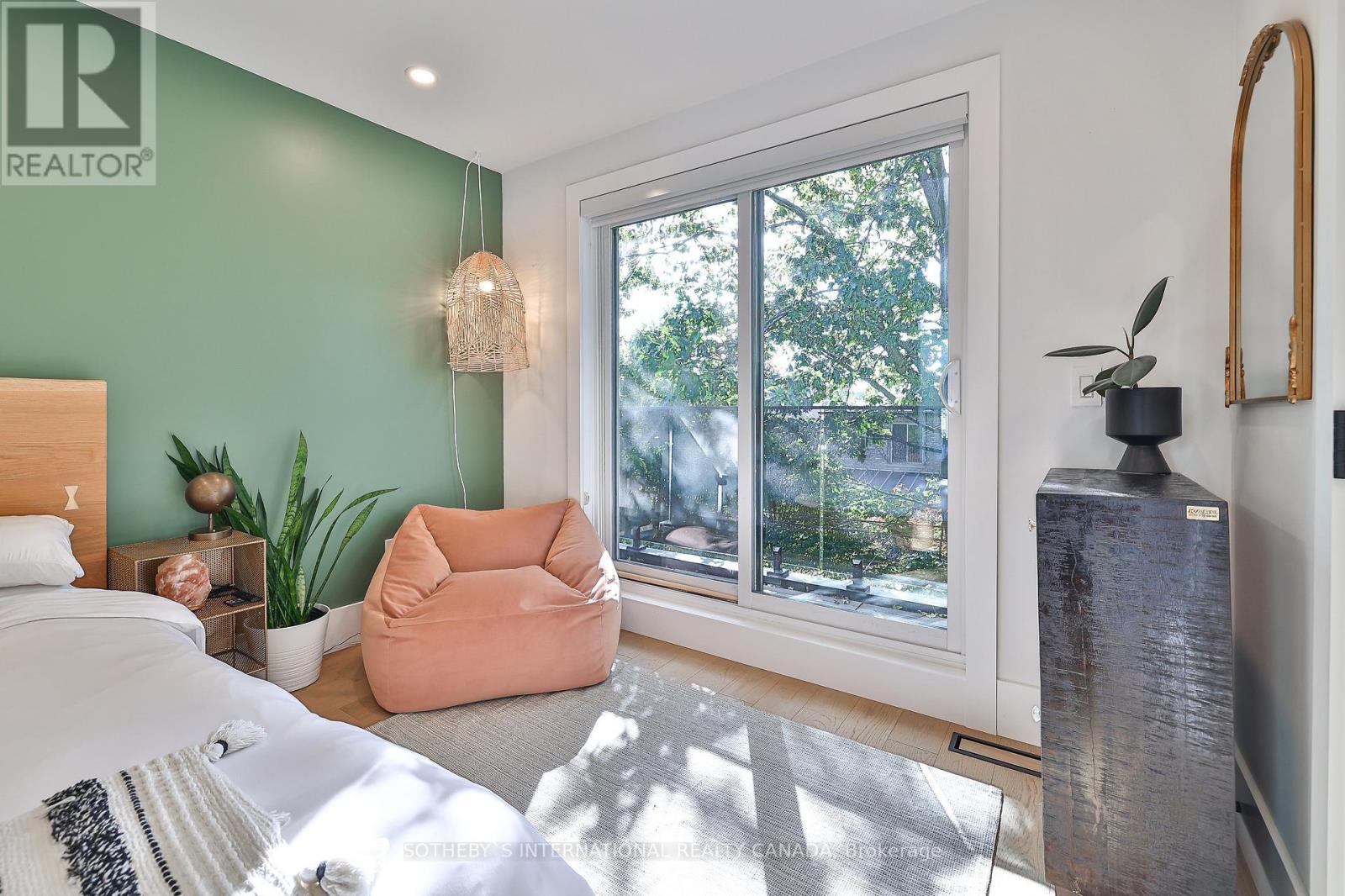 1C HOLBORNE AVE