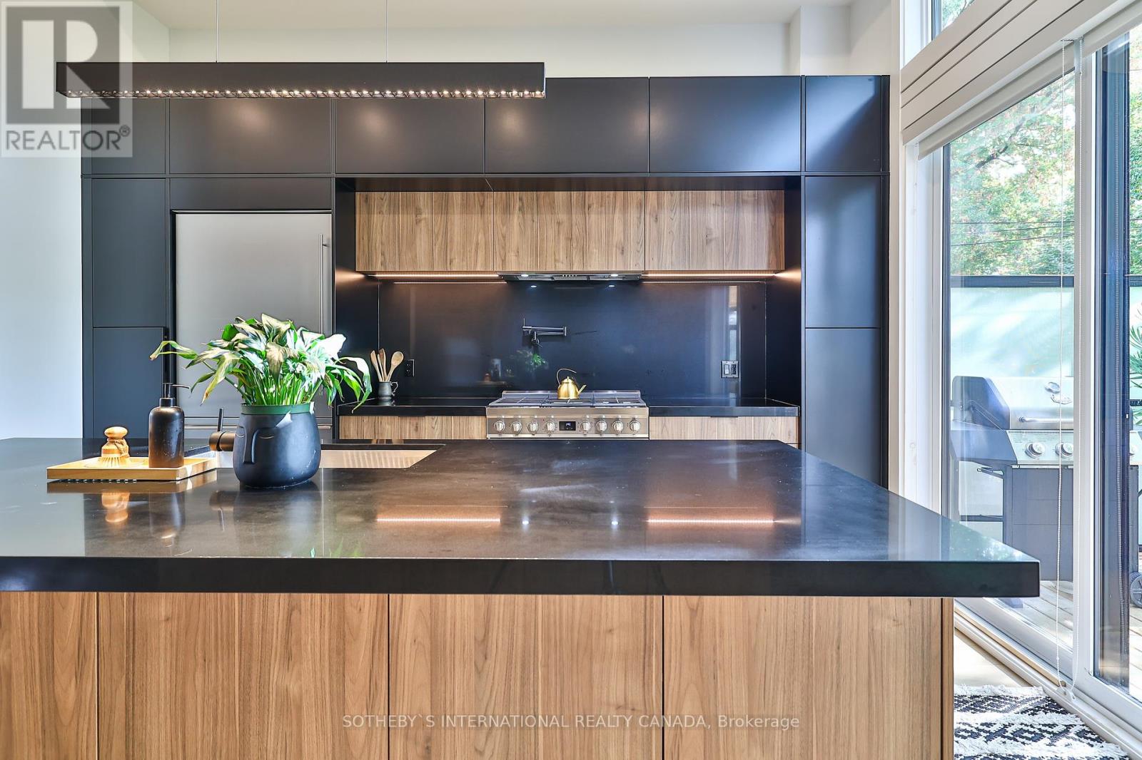 1C HOLBORNE AVE
