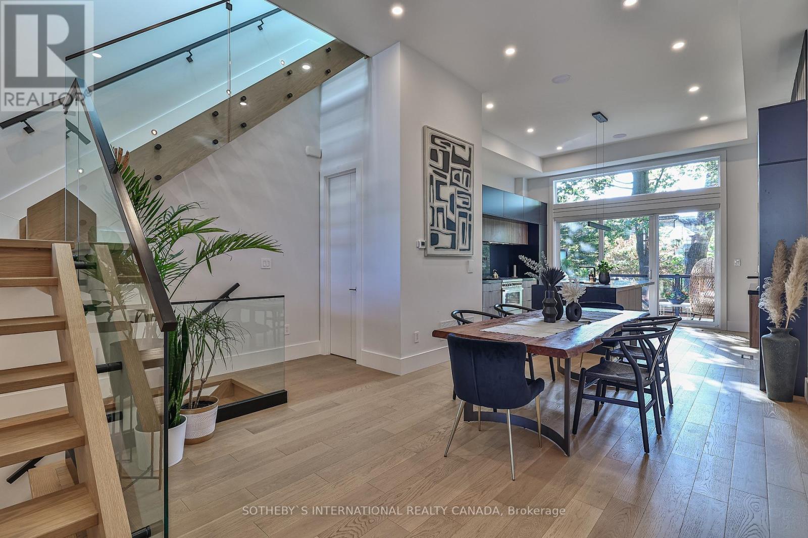 1C HOLBORNE AVE