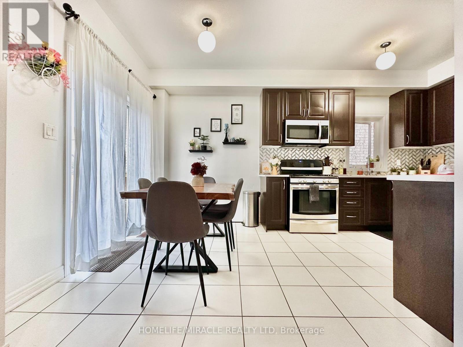 28 WIMBLEDON CRT