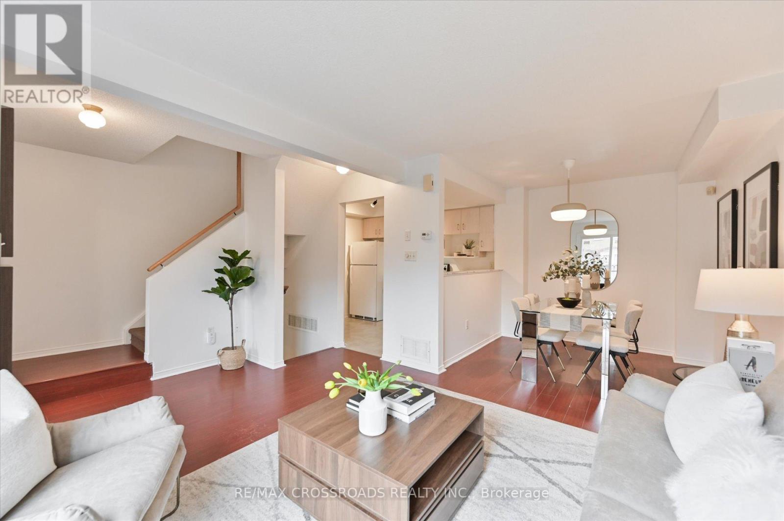 #44 -2 HEDGE END RD, #44