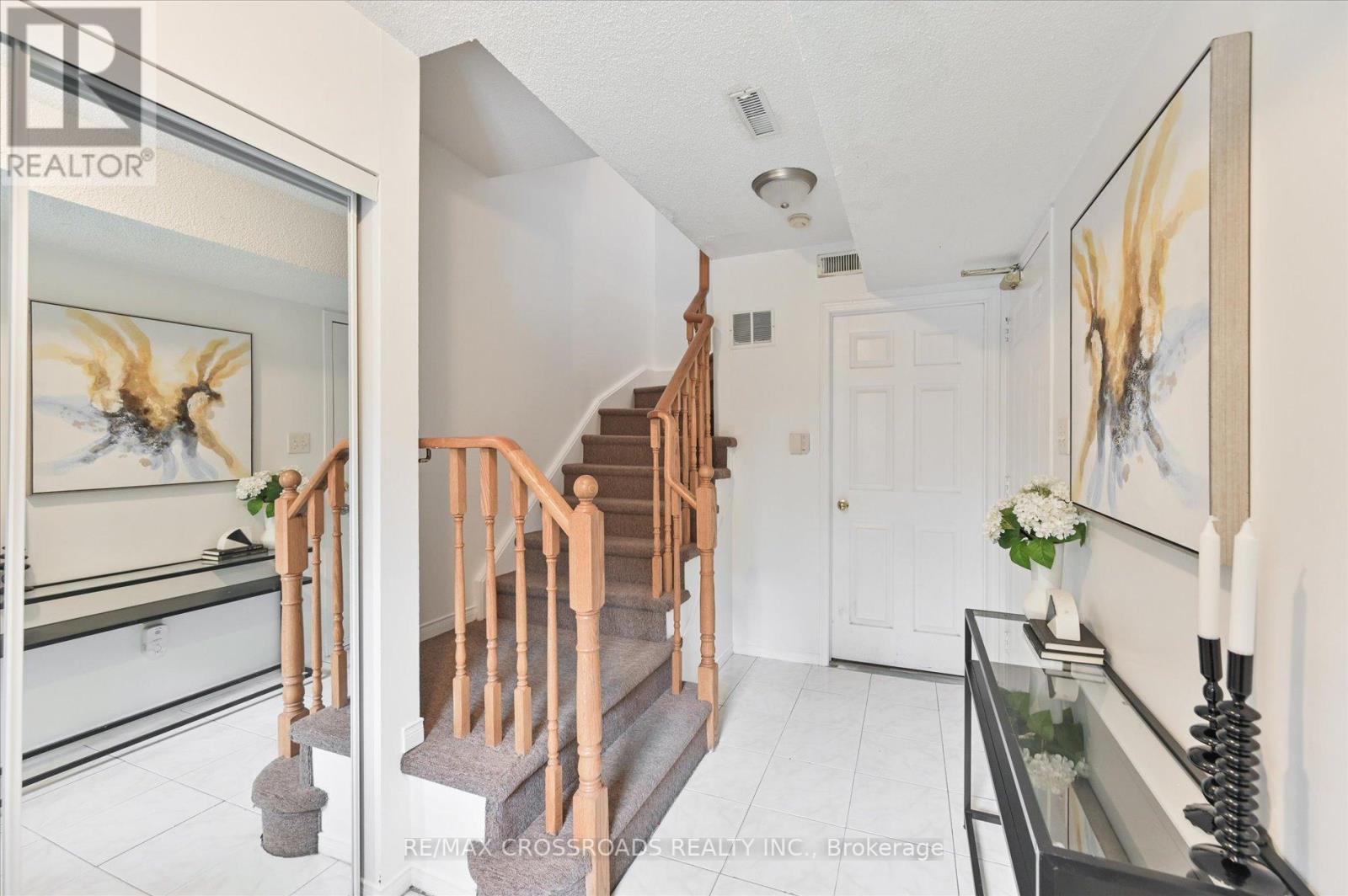 #44 -2 HEDGE END RD, #44