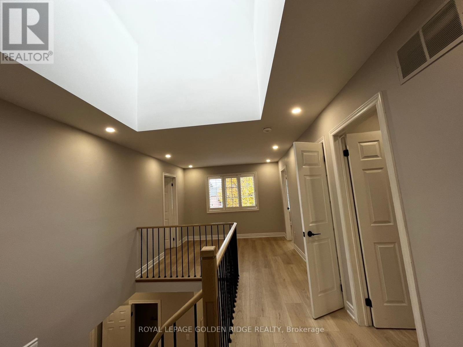 #UPPER -549 MCLEOD CRES, #Upper