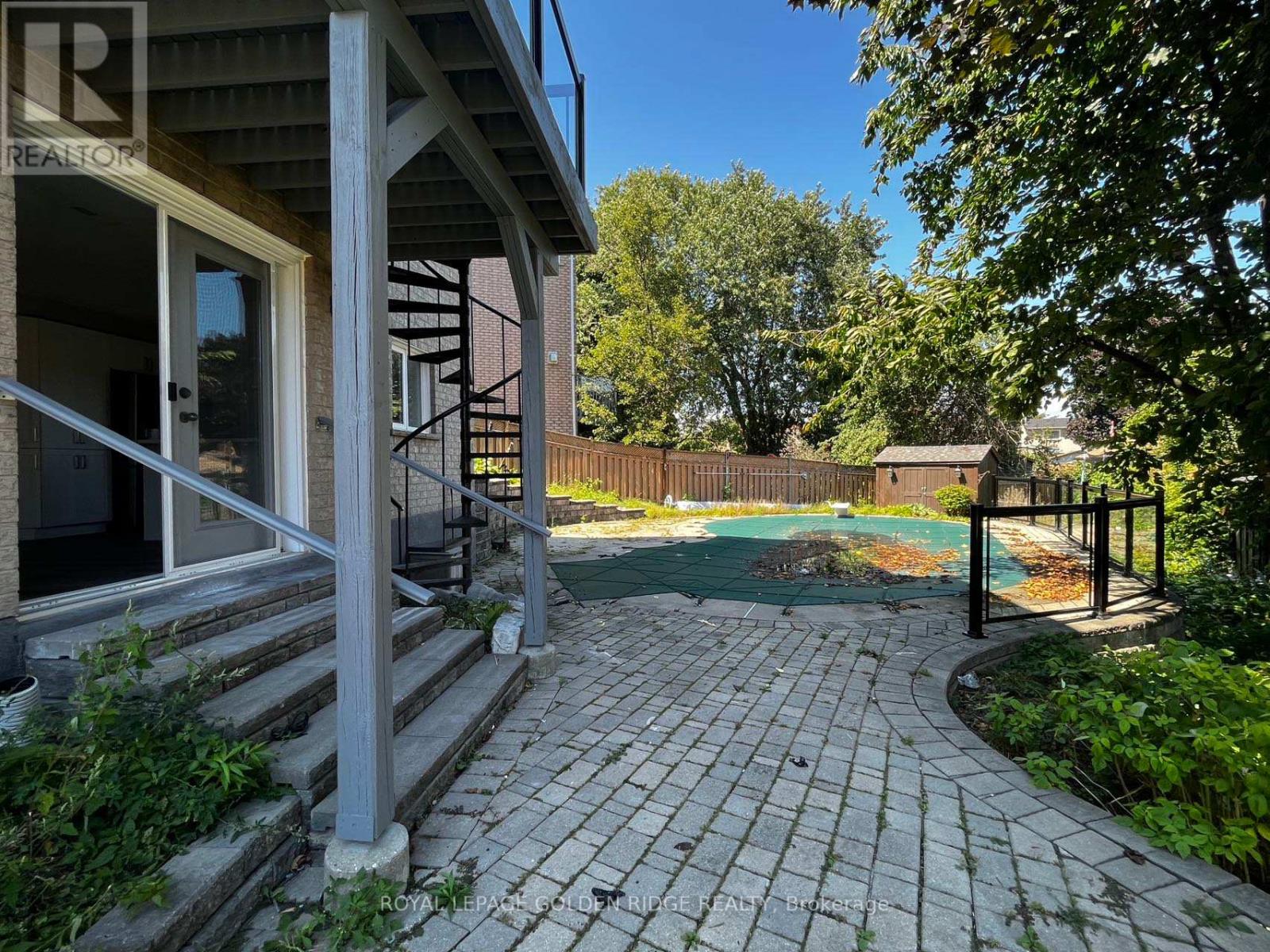 #UPPER -549 MCLEOD CRES, #Upper