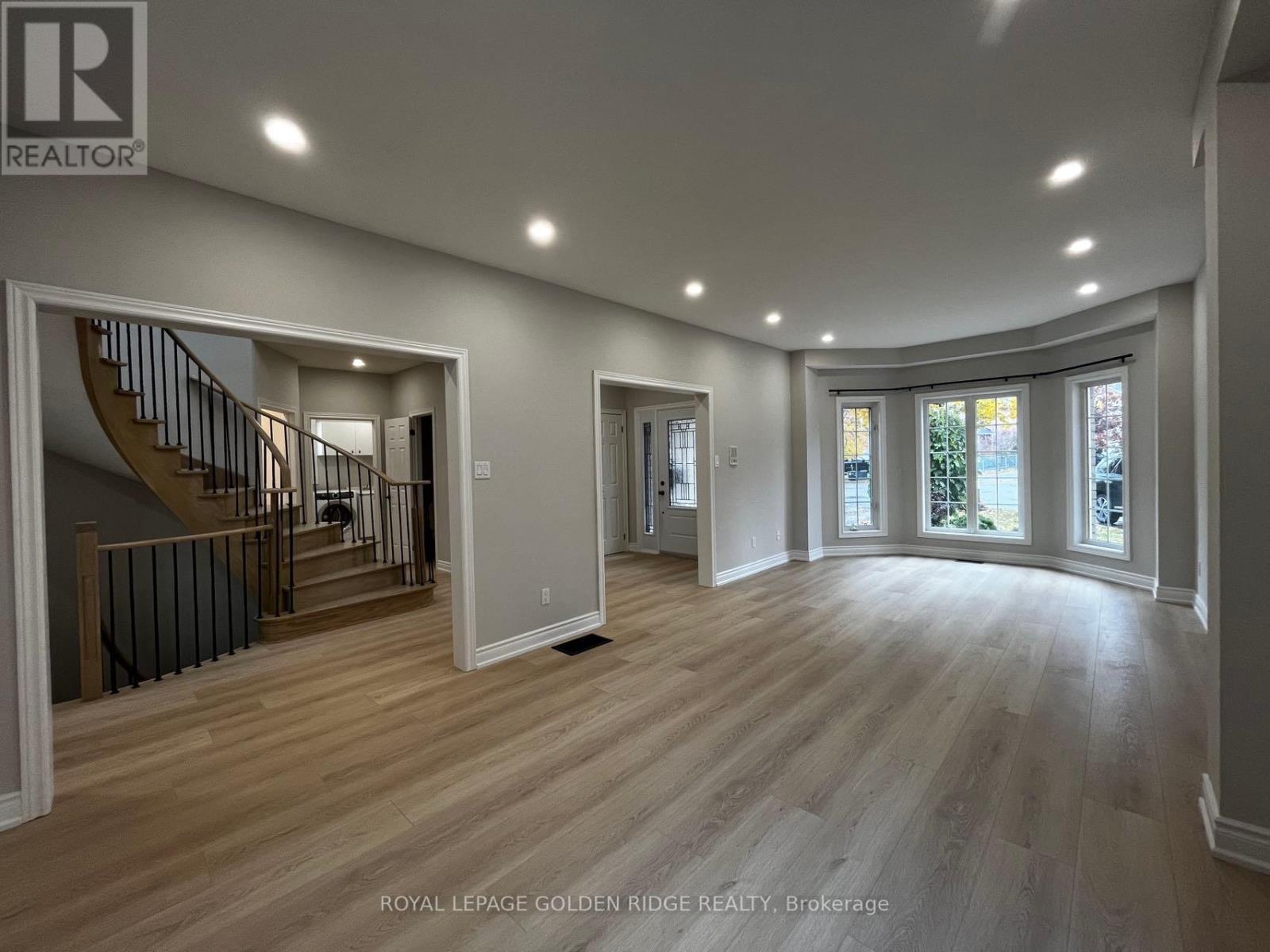 #UPPER -549 MCLEOD CRES, #Upper