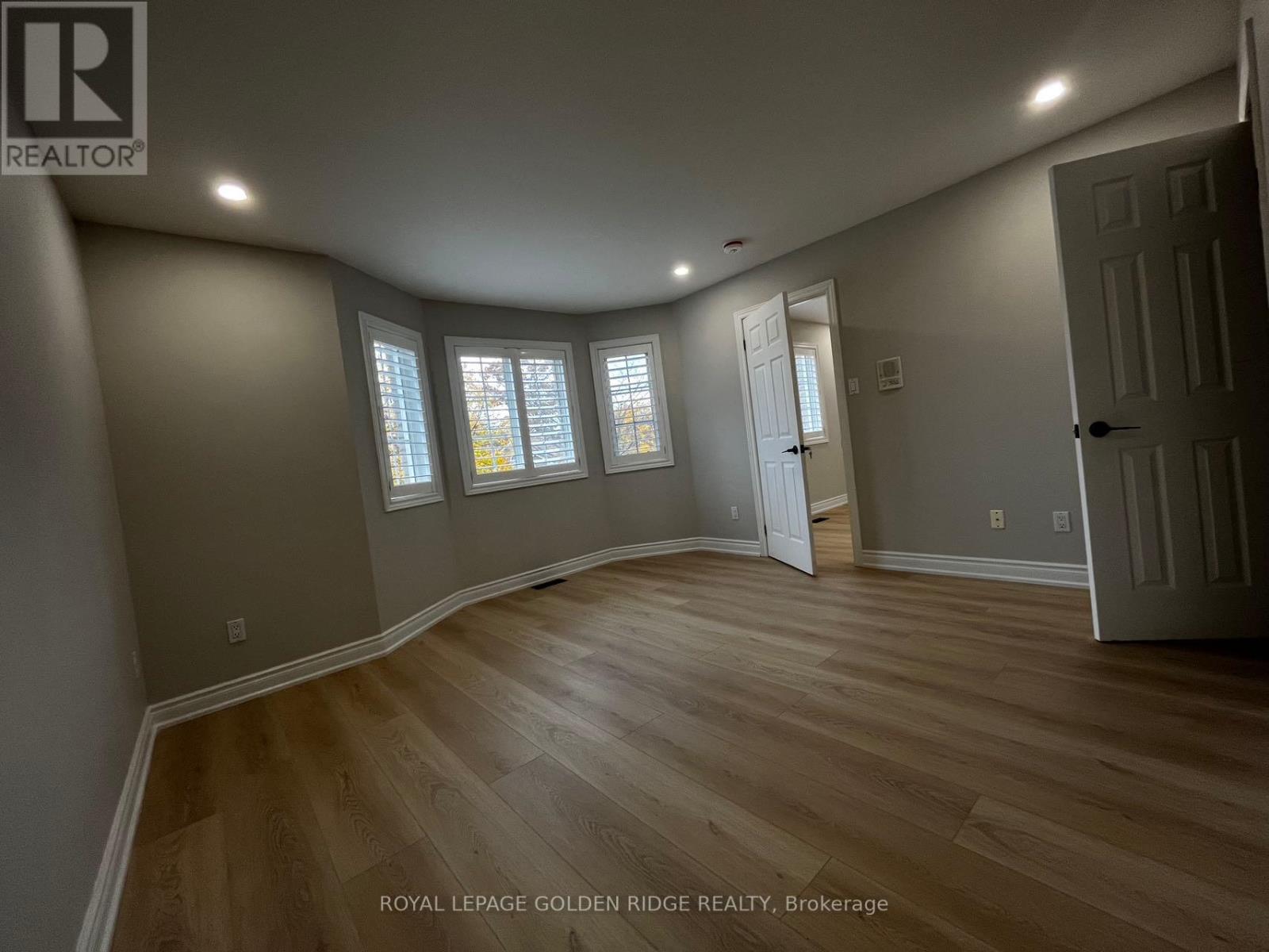 #UPPER -549 MCLEOD CRES, #Upper