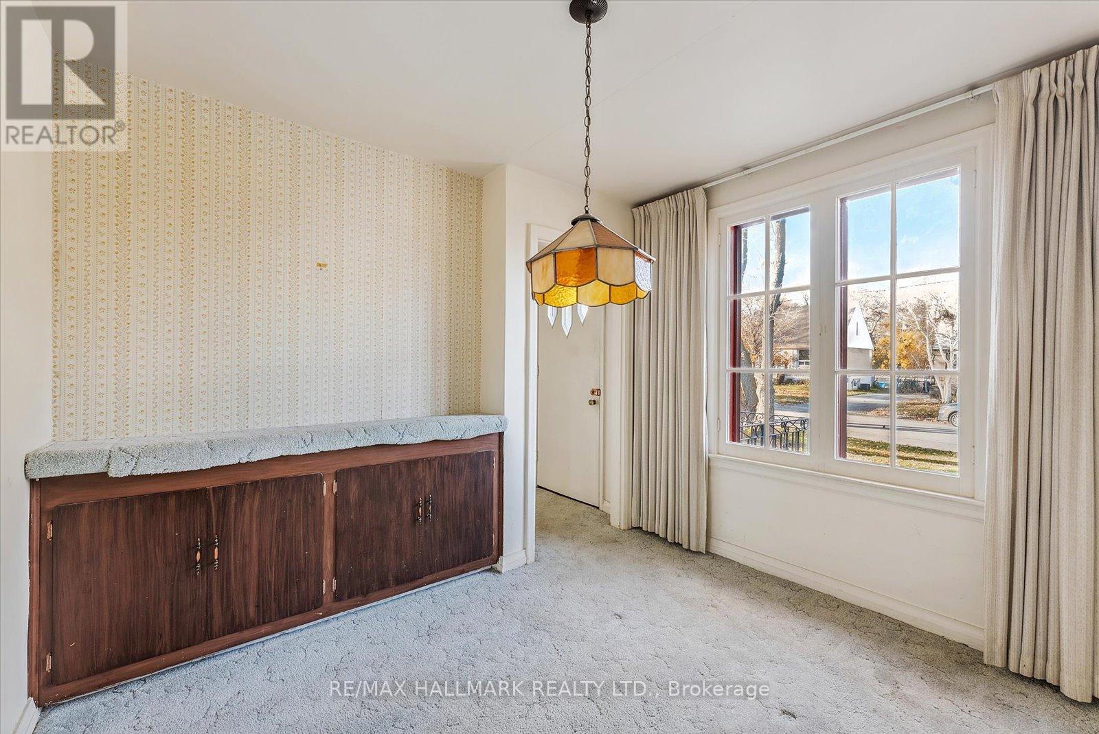 187 OAKRIDGE DR