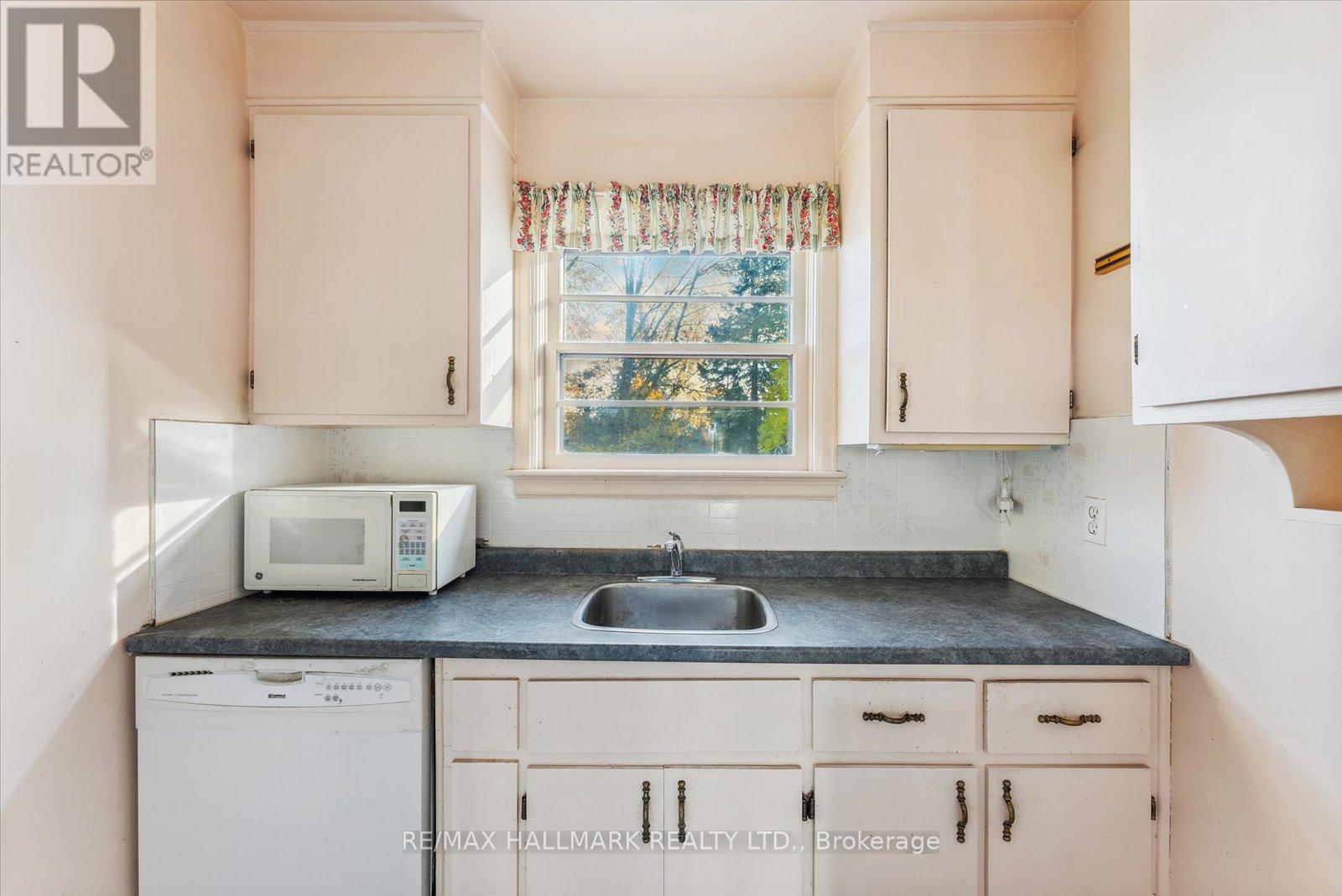 187 OAKRIDGE DR