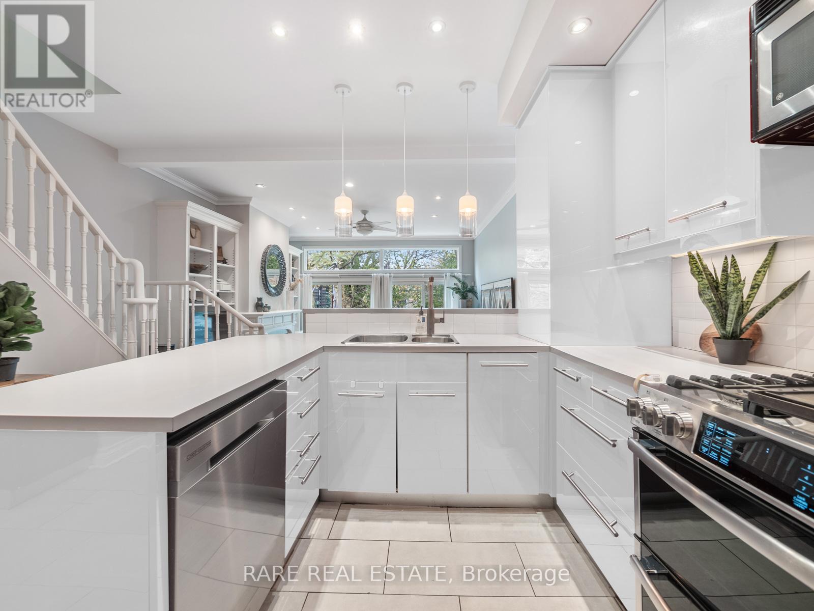 43 HASTINGS AVE