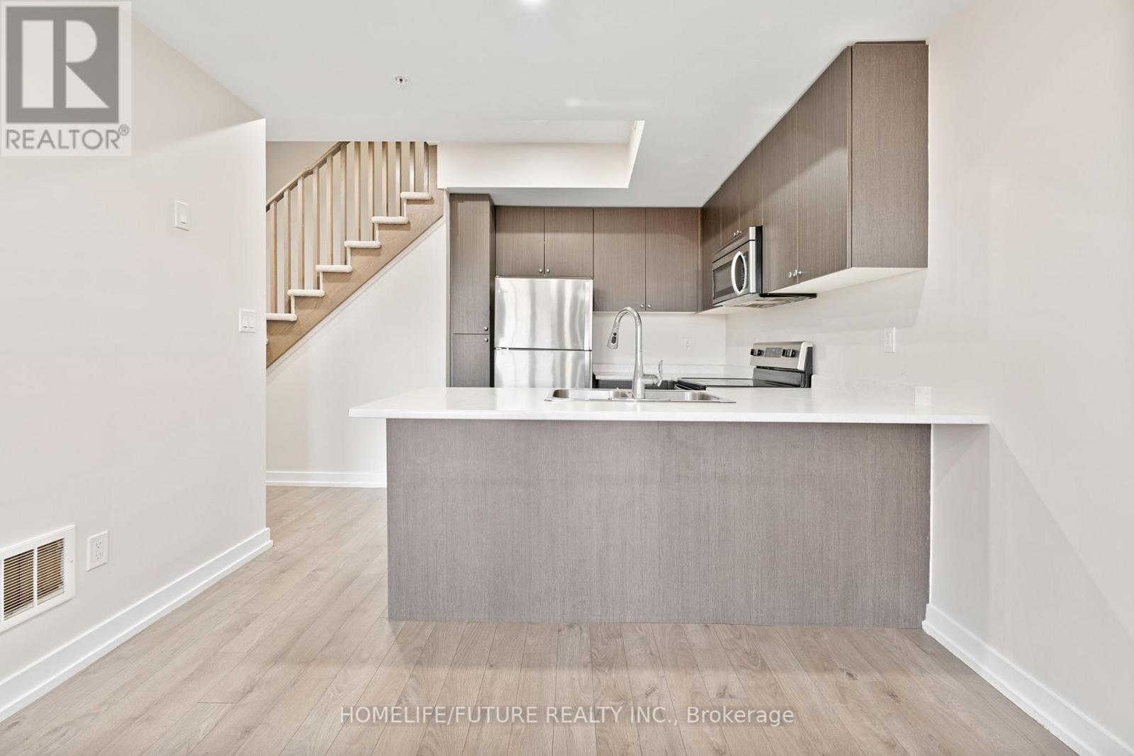 #404 -1555 KINGSTON RD, #404