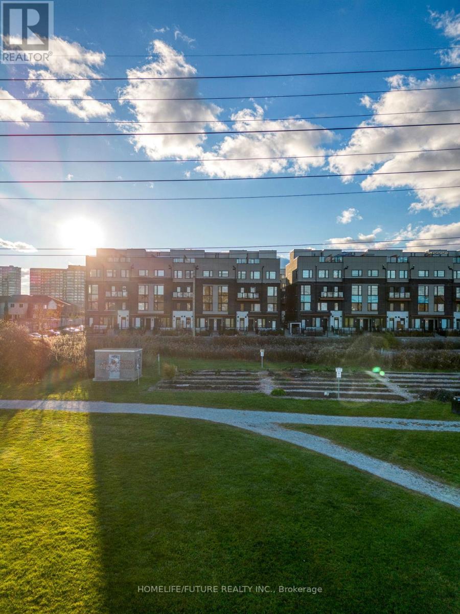 #404 -1555 KINGSTON RD, #404