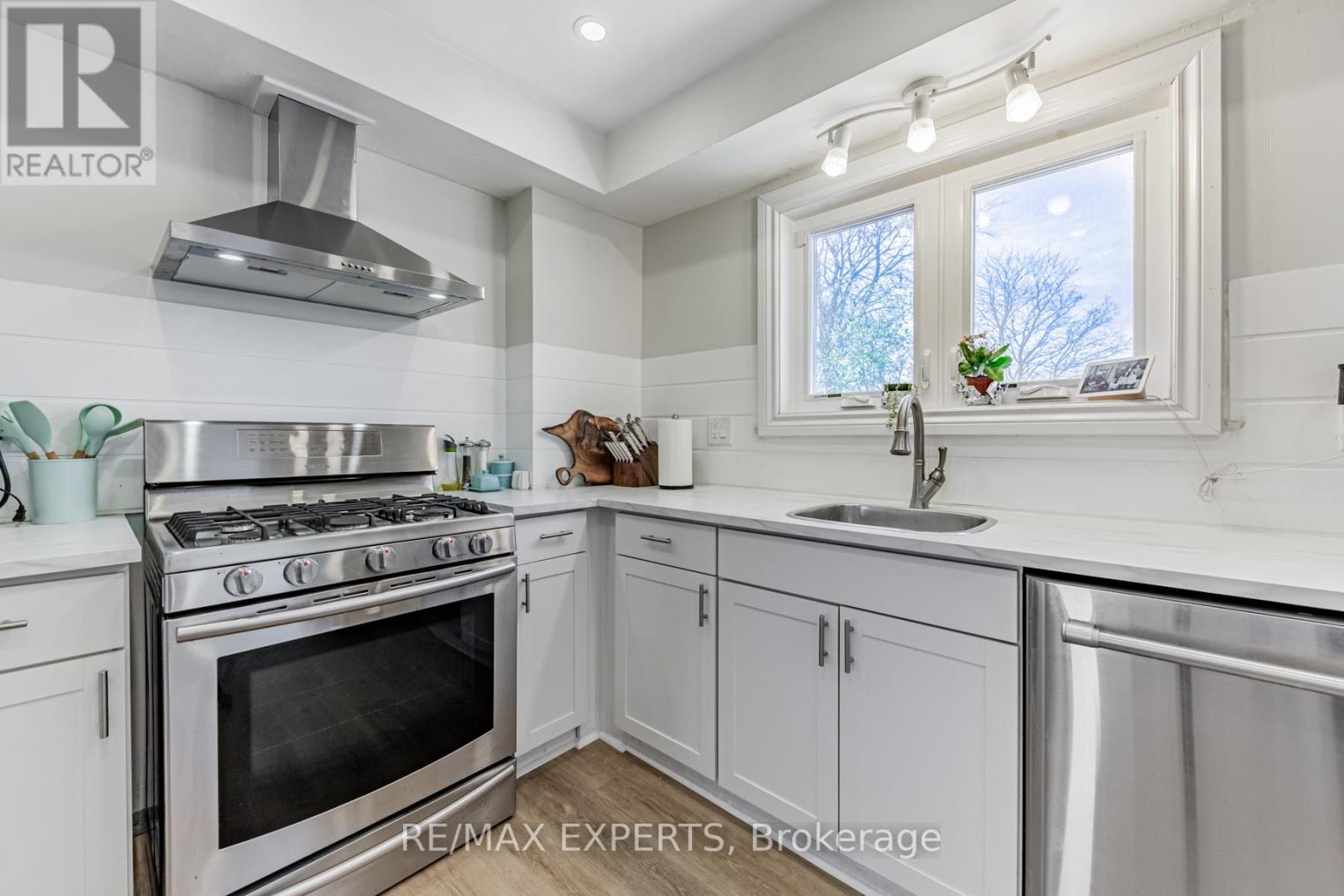 292 VANCOUVER CRES