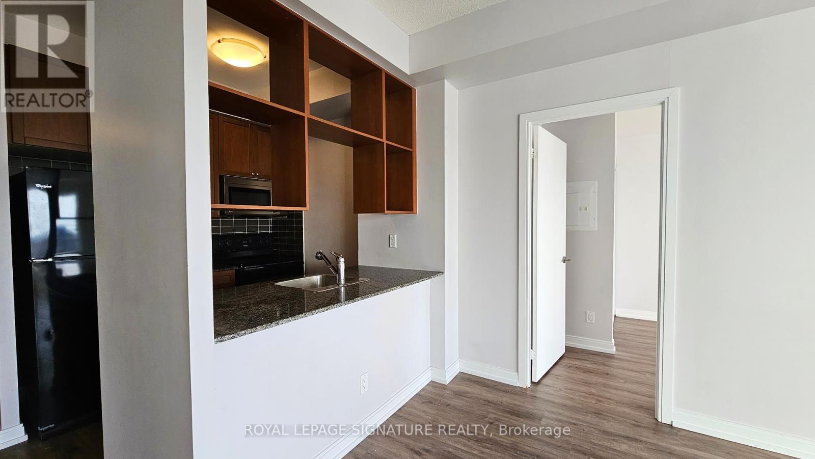 #2215 -181 VILLAGE GREEN SQ, #2215