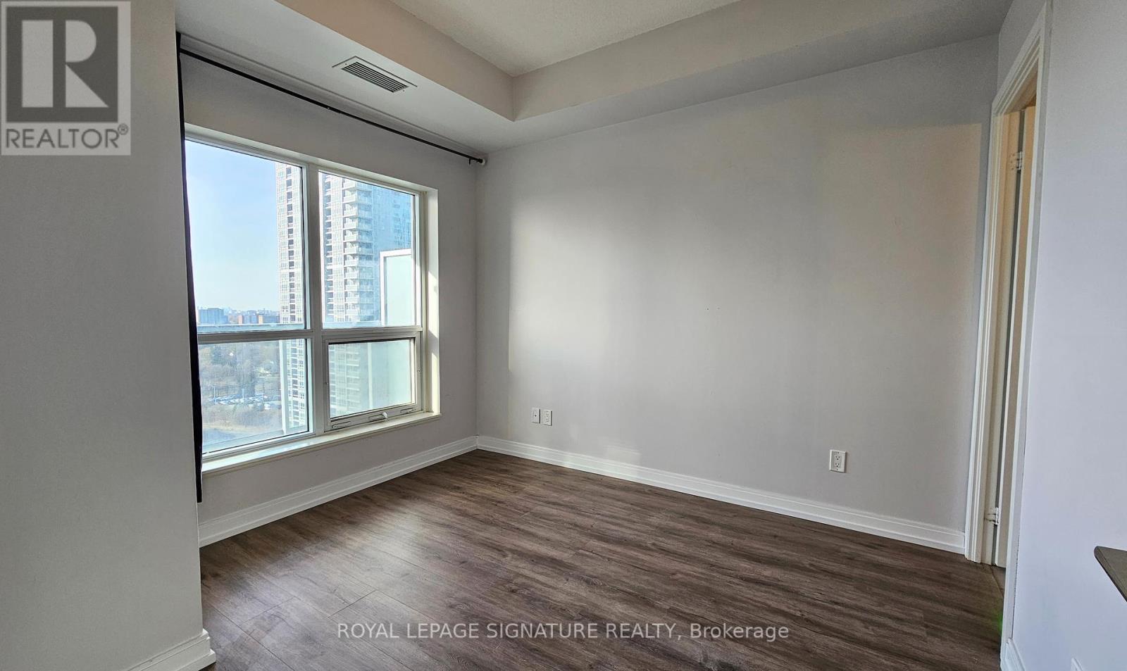#2215 -181 VILLAGE GREEN SQ, #2215
