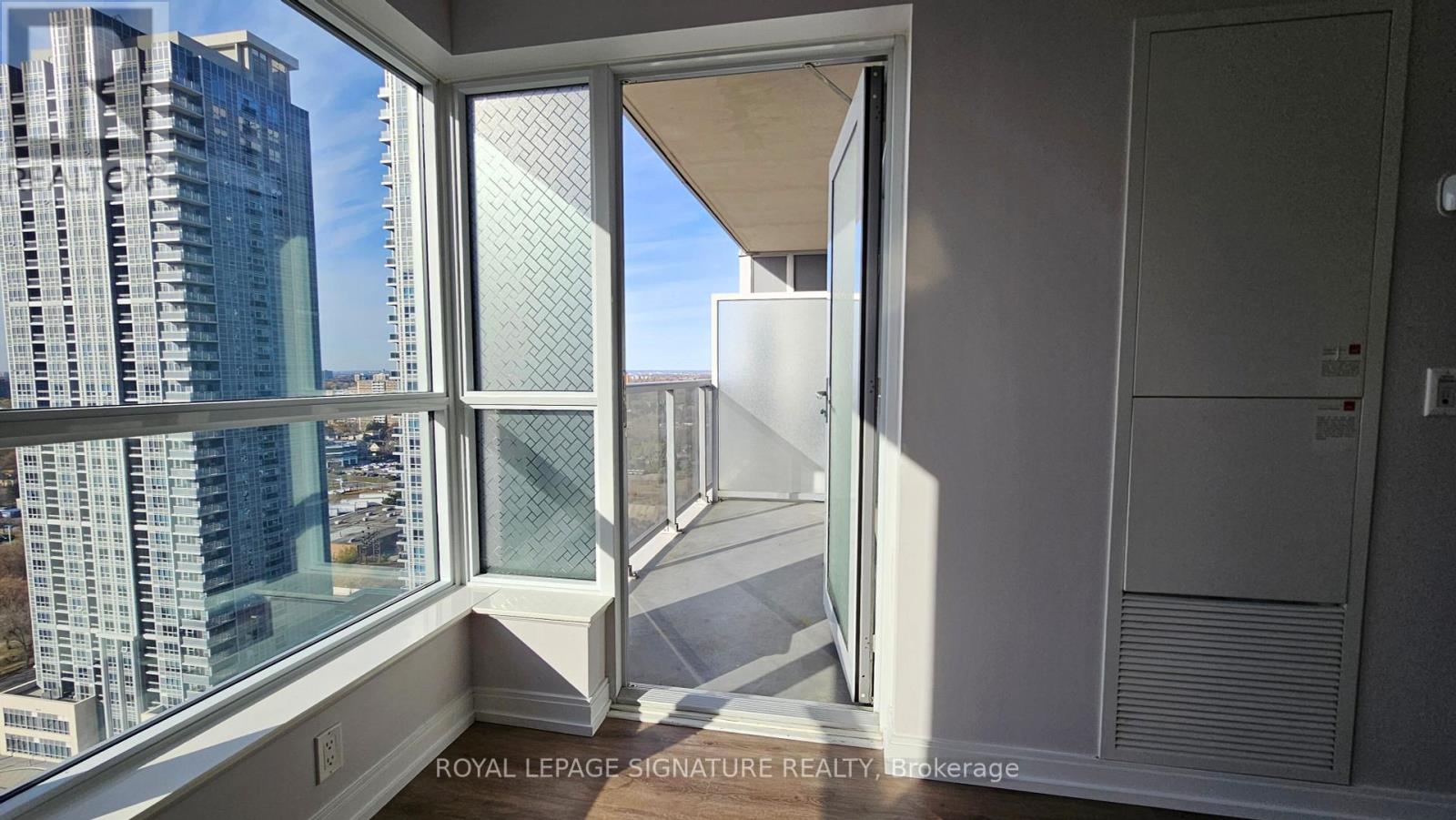 #2215 -181 VILLAGE GREEN SQ, #2215