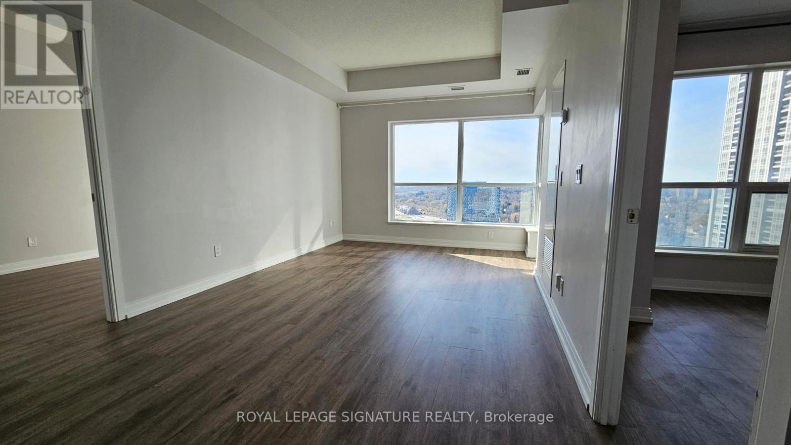 #2215 -181 VILLAGE GREEN SQ, #2215