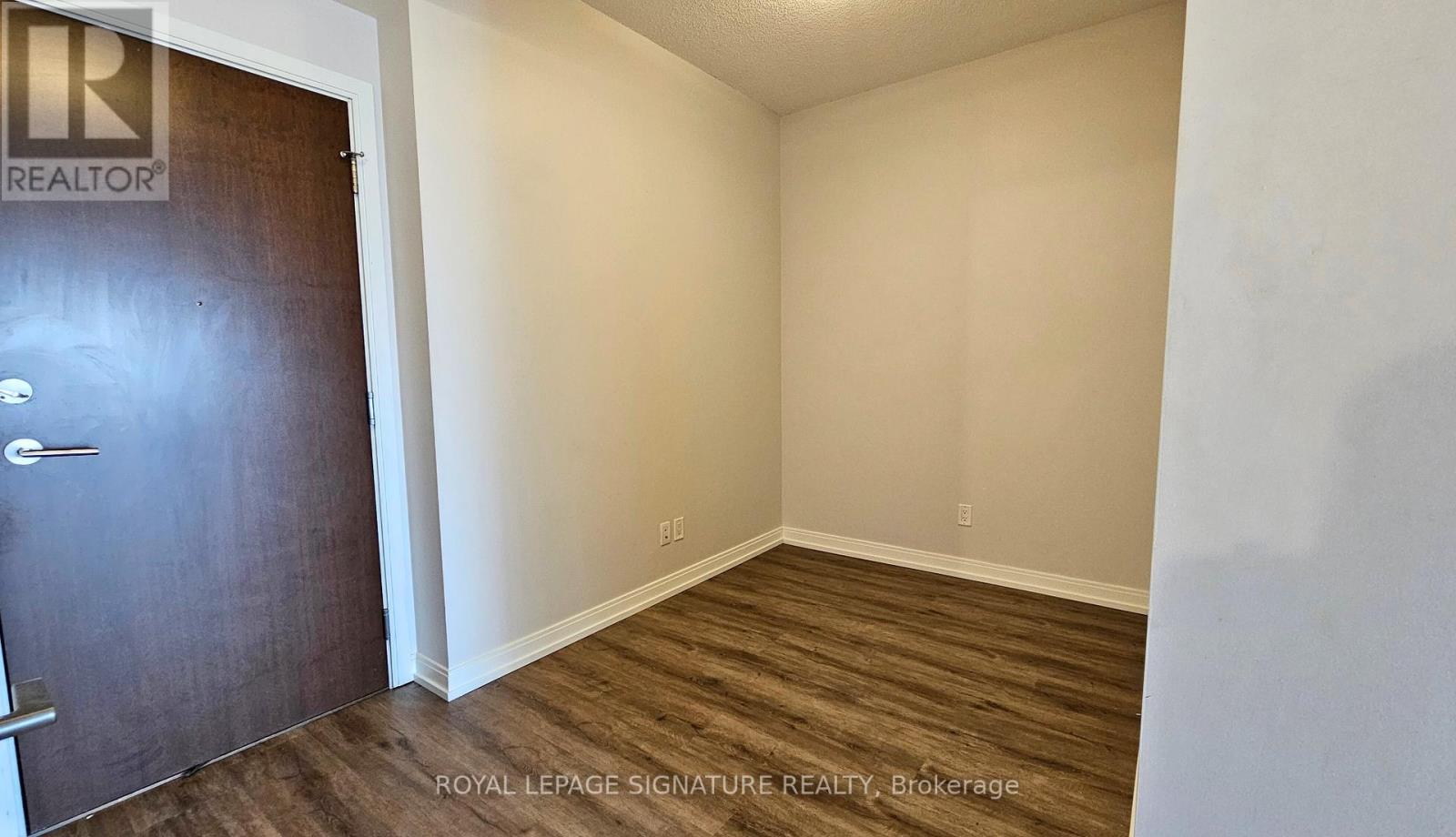 #2215 -181 VILLAGE GREEN SQ, #2215