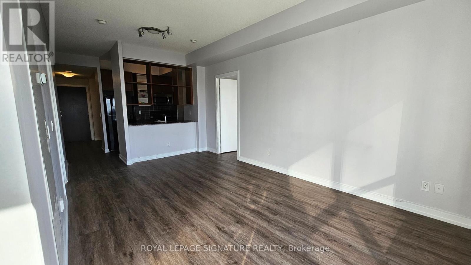 #2215 -181 VILLAGE GREEN SQ, #2215