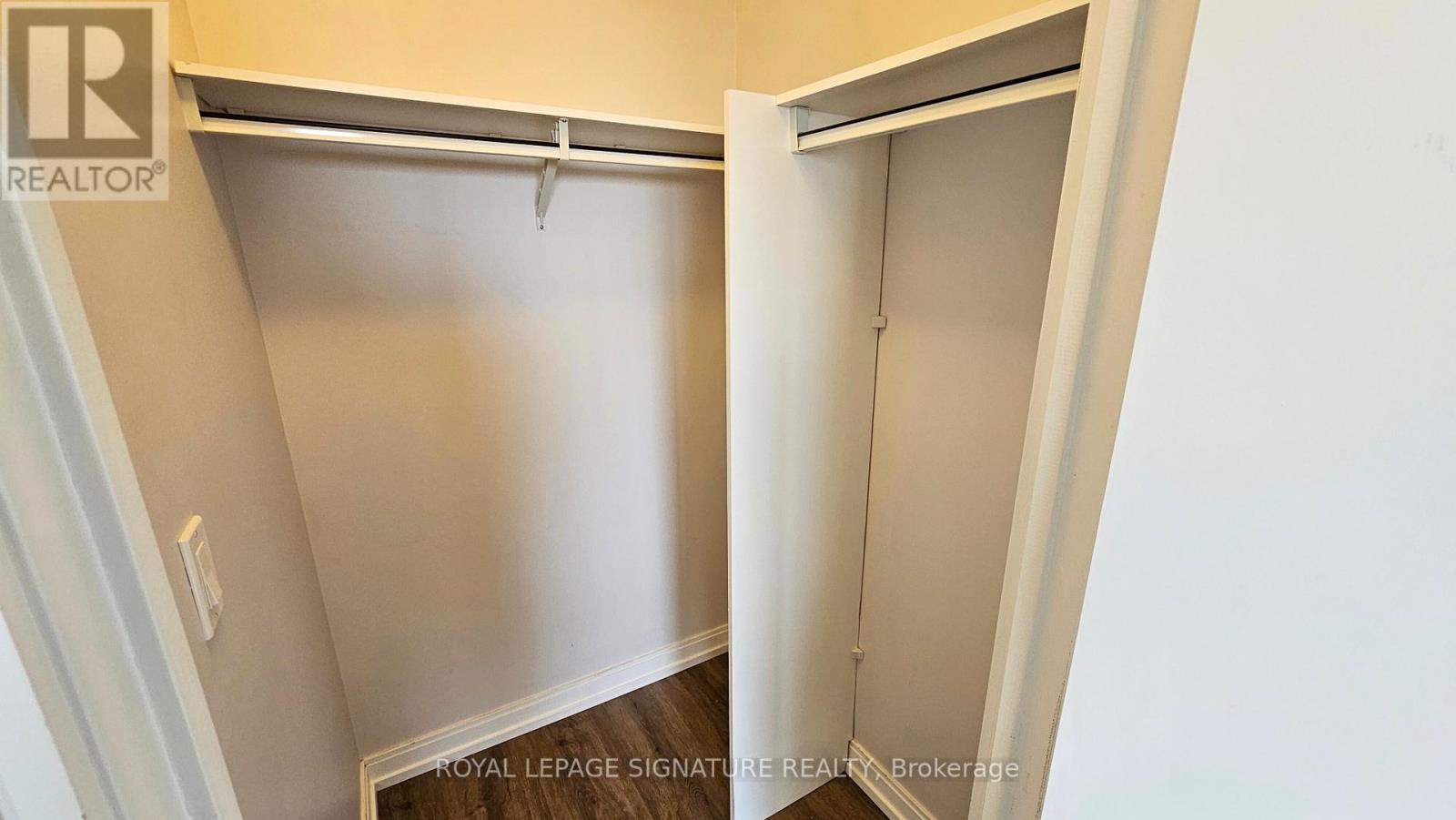 #2215 -181 VILLAGE GREEN SQ, #2215