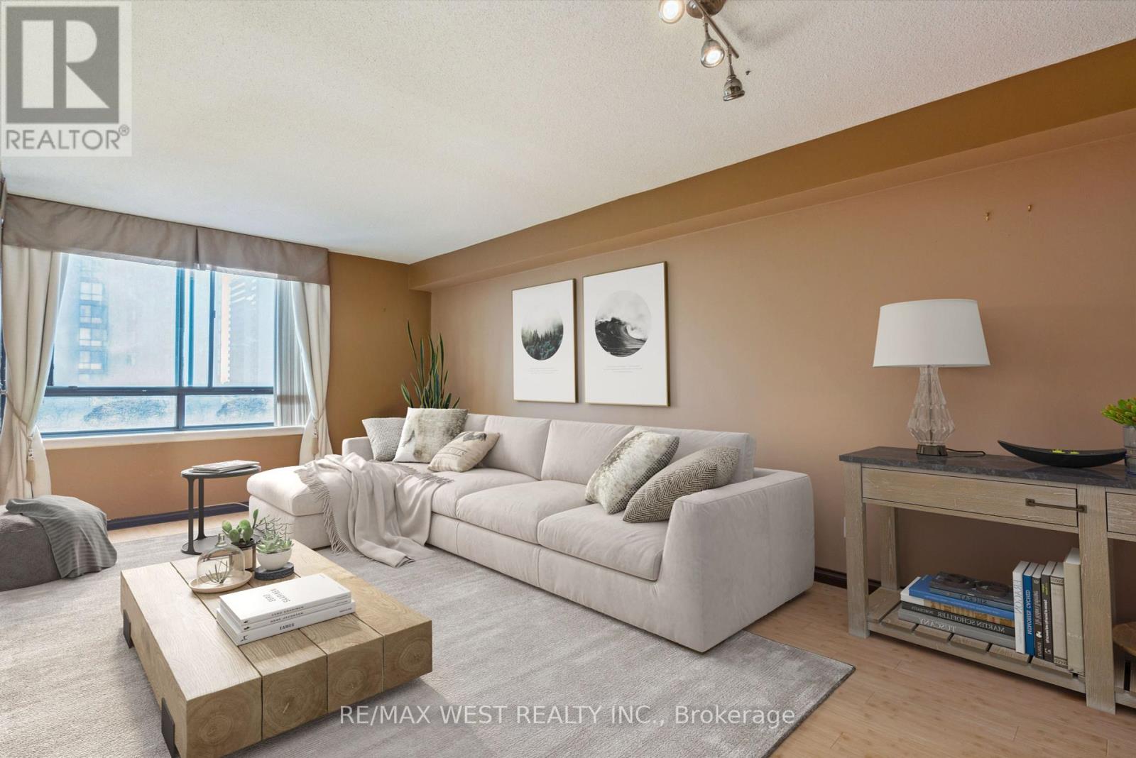 #536 -25 BAMBURG CIRC, #536