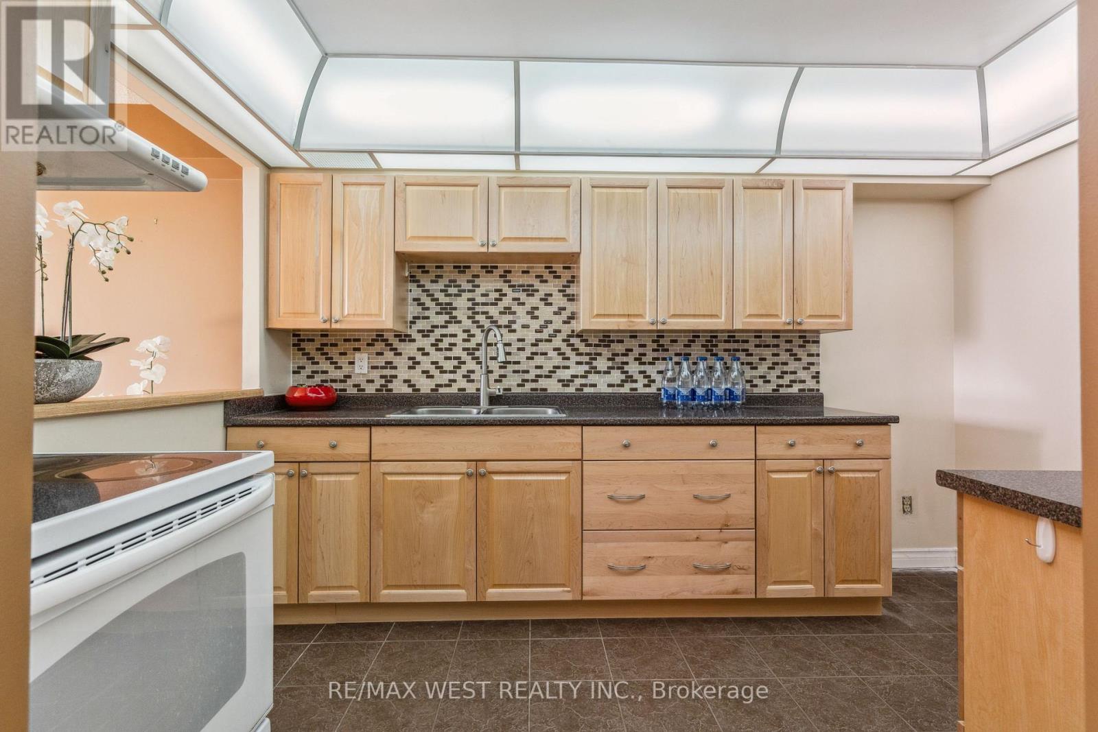 #536 -25 BAMBURG CIRC, #536