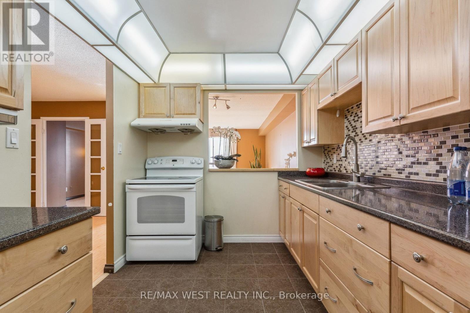 #536 -25 BAMBURG CIRC, #536