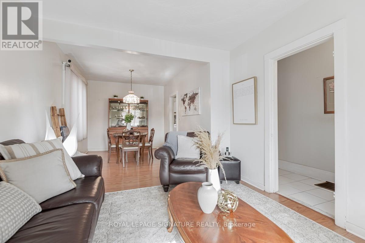 552 GLEBEHOLME BLVD
