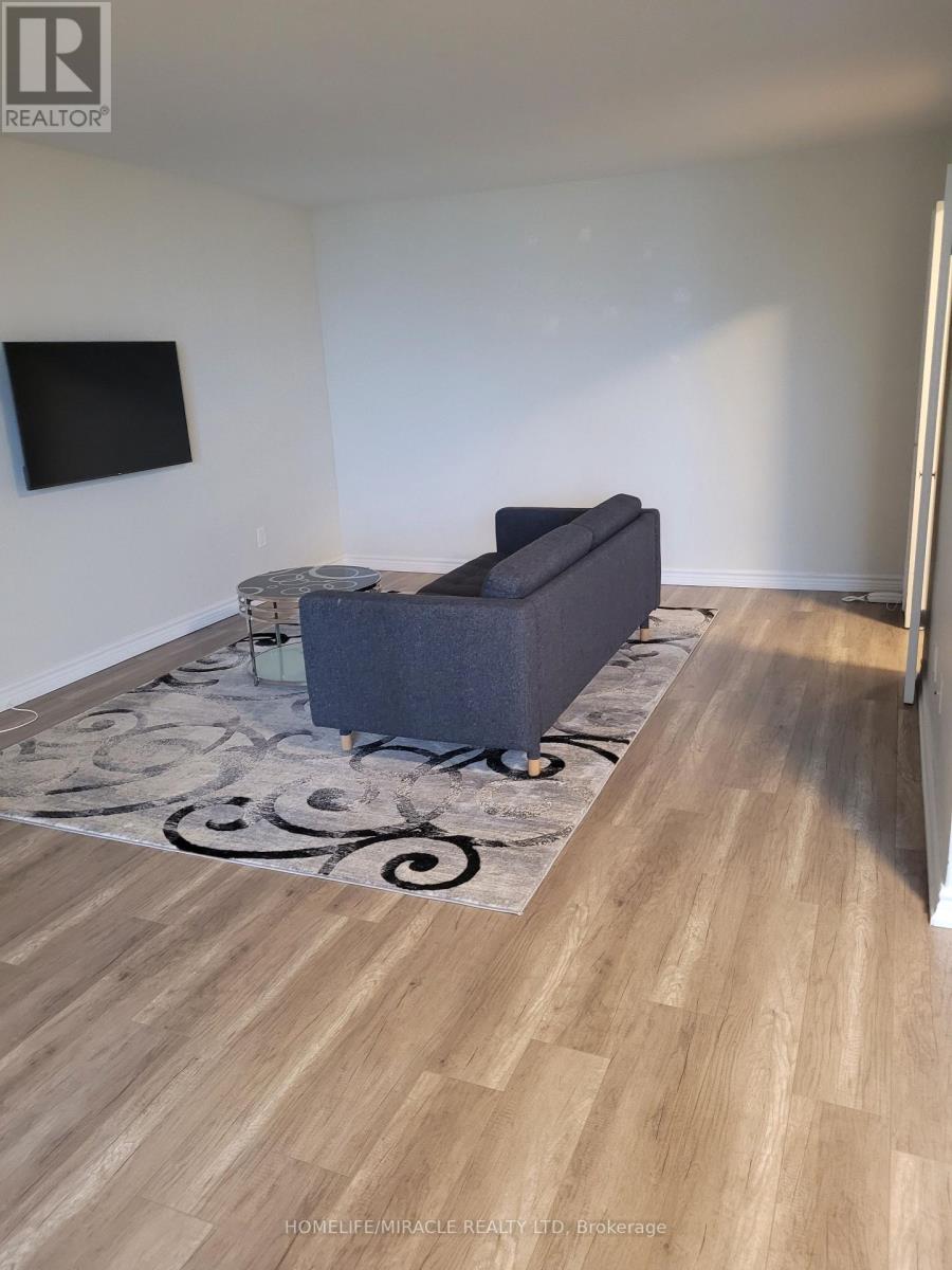 #1009 -1 MASSEY SQ, #1009