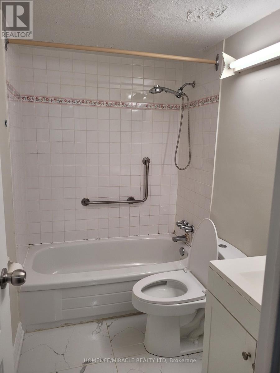 #1009 -1 MASSEY SQ, #1009