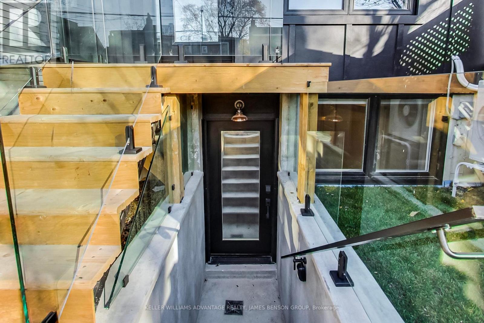 U 1 32 GALT AVE, #Unit 1