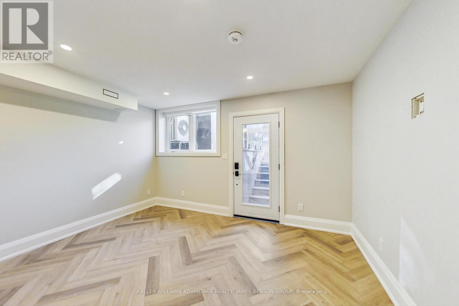 U 1 32 GALT AVE, #Unit 1