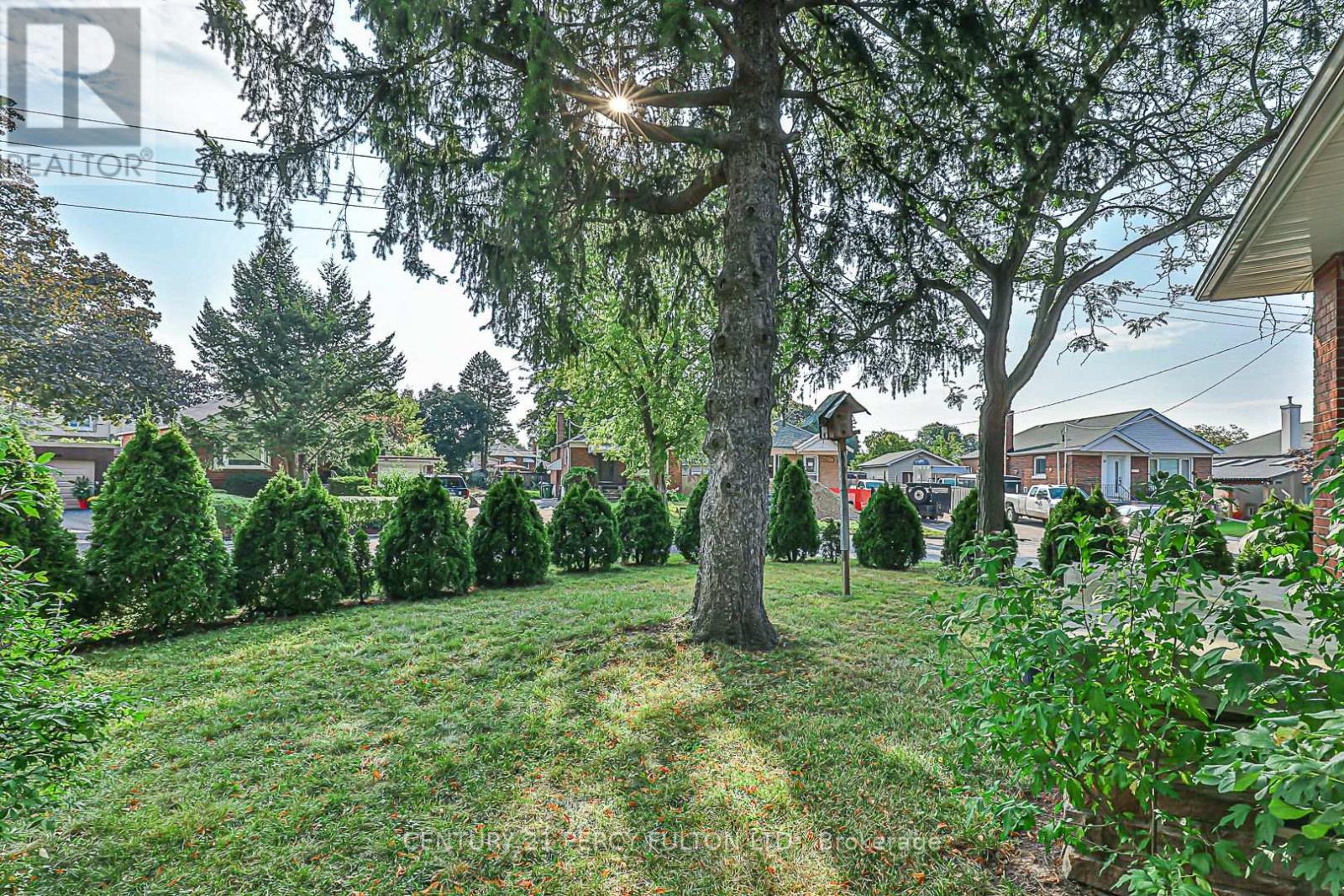 21 WILLOWHURST CRES E