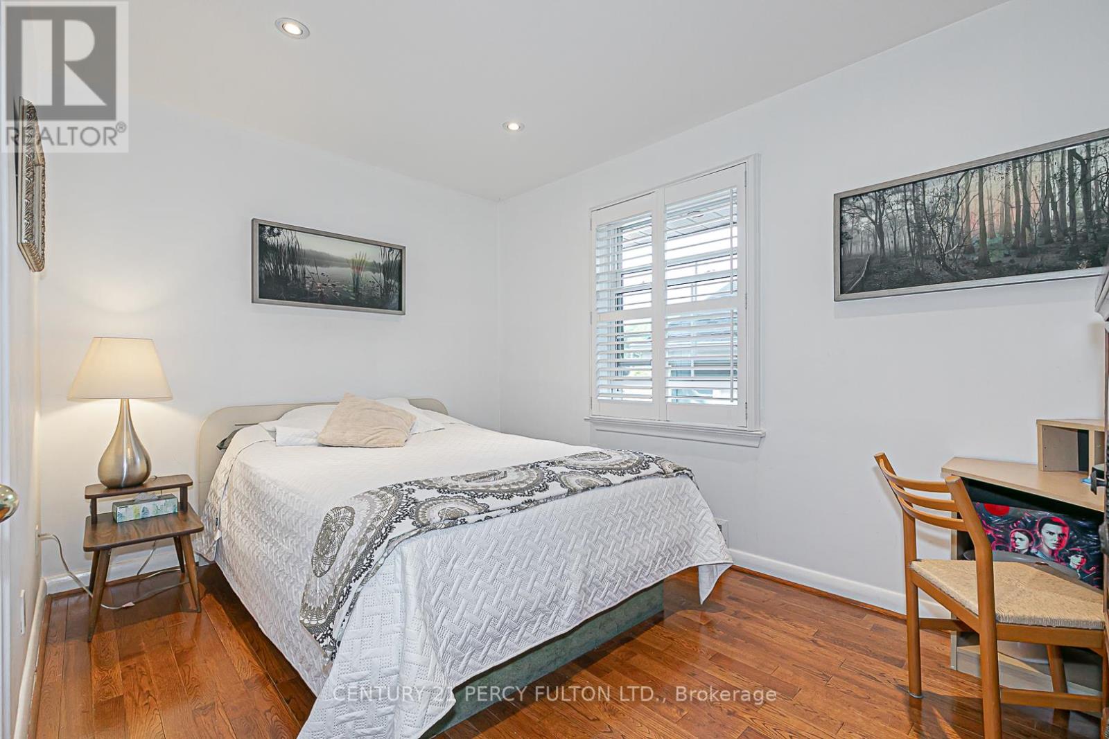 21 WILLOWHURST CRES E