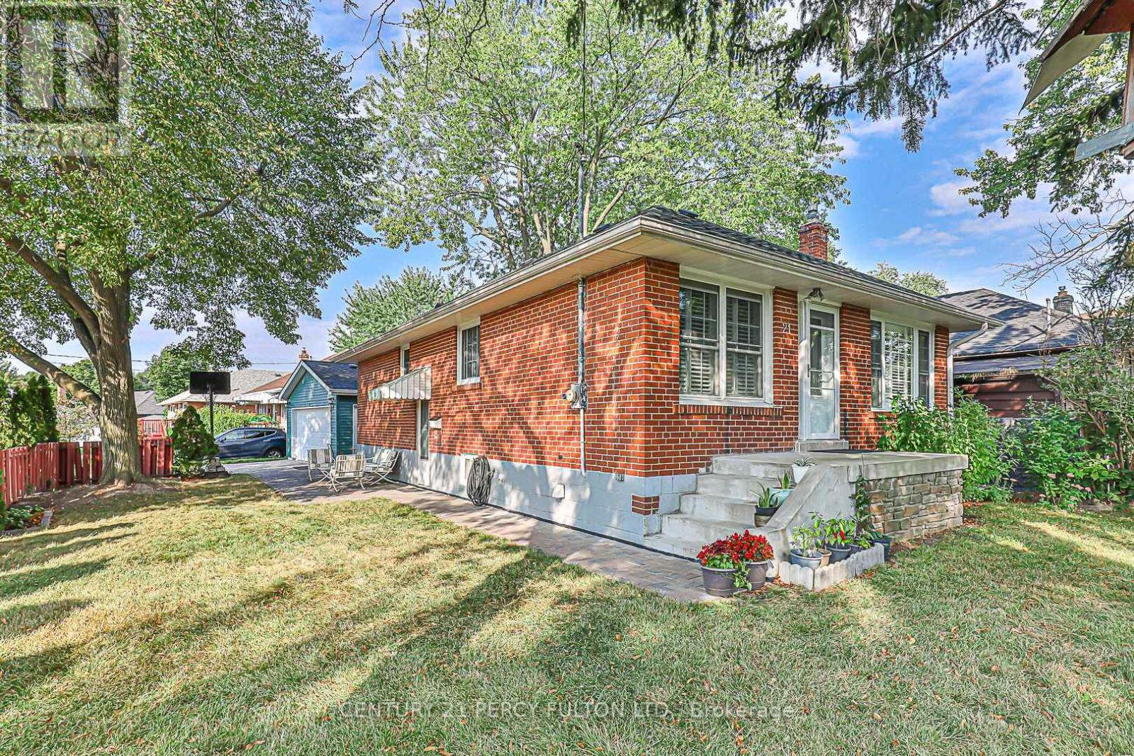 21 WILLOWHURST CRES E