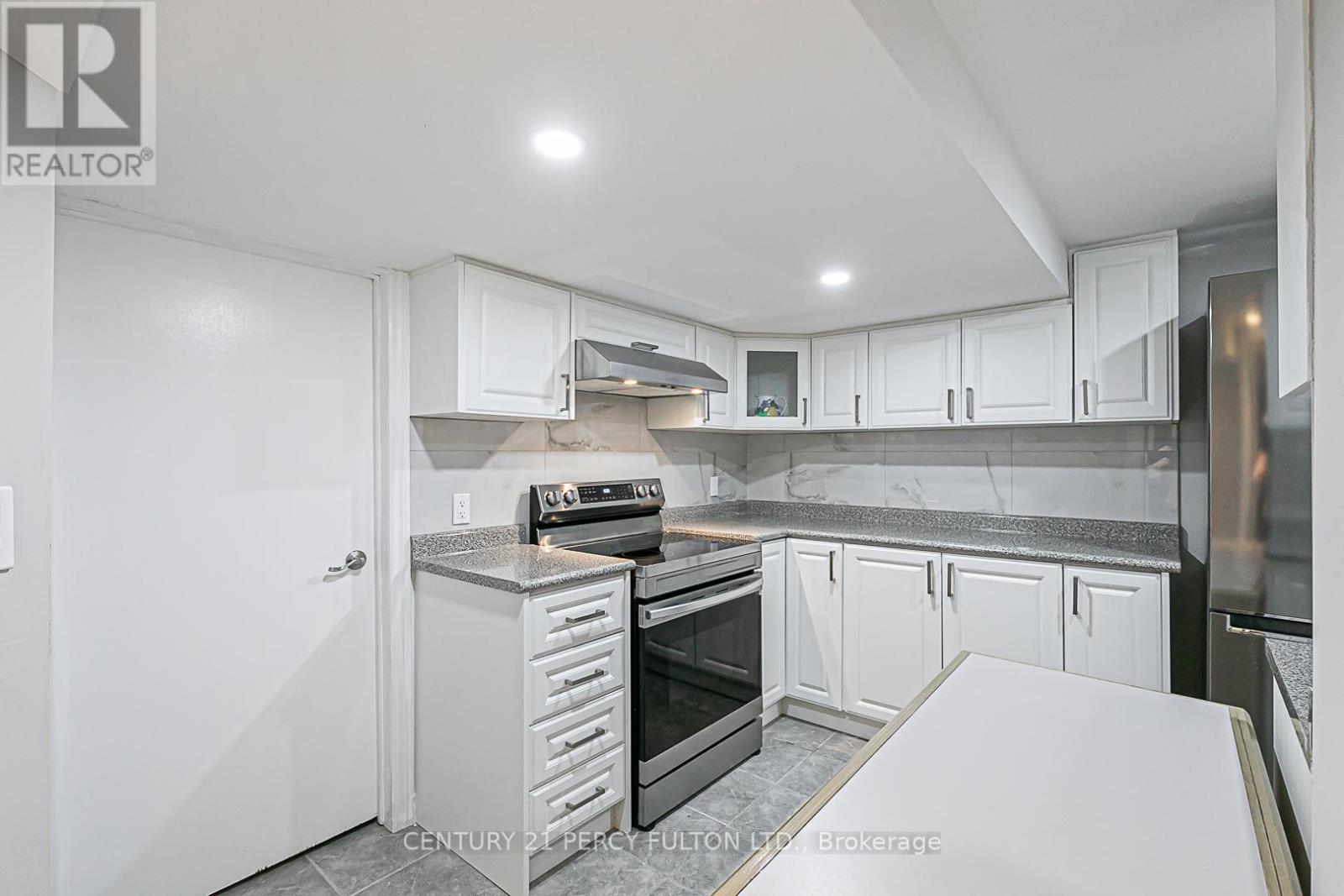21 WILLOWHURST CRES E