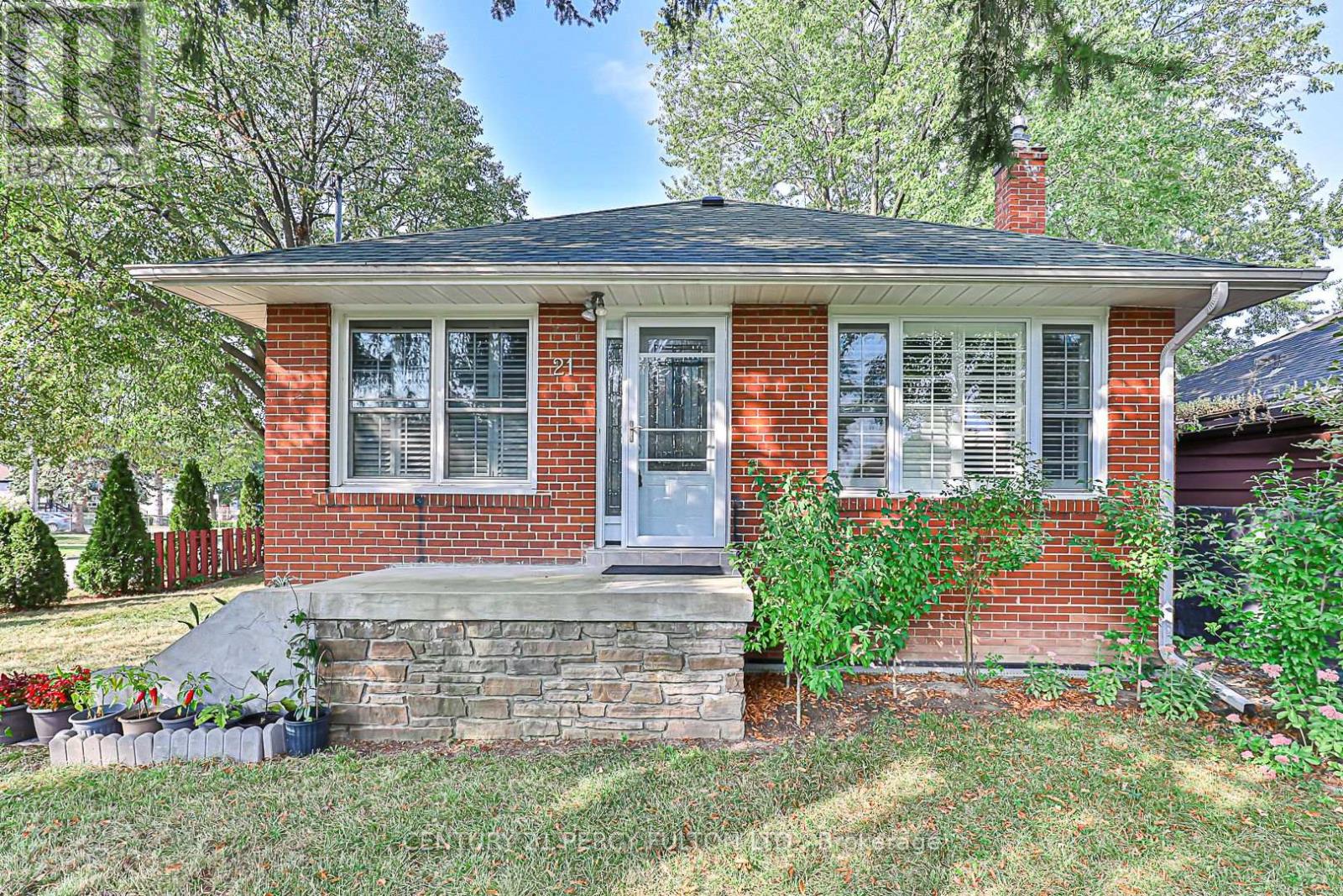 21 WILLOWHURST CRES E