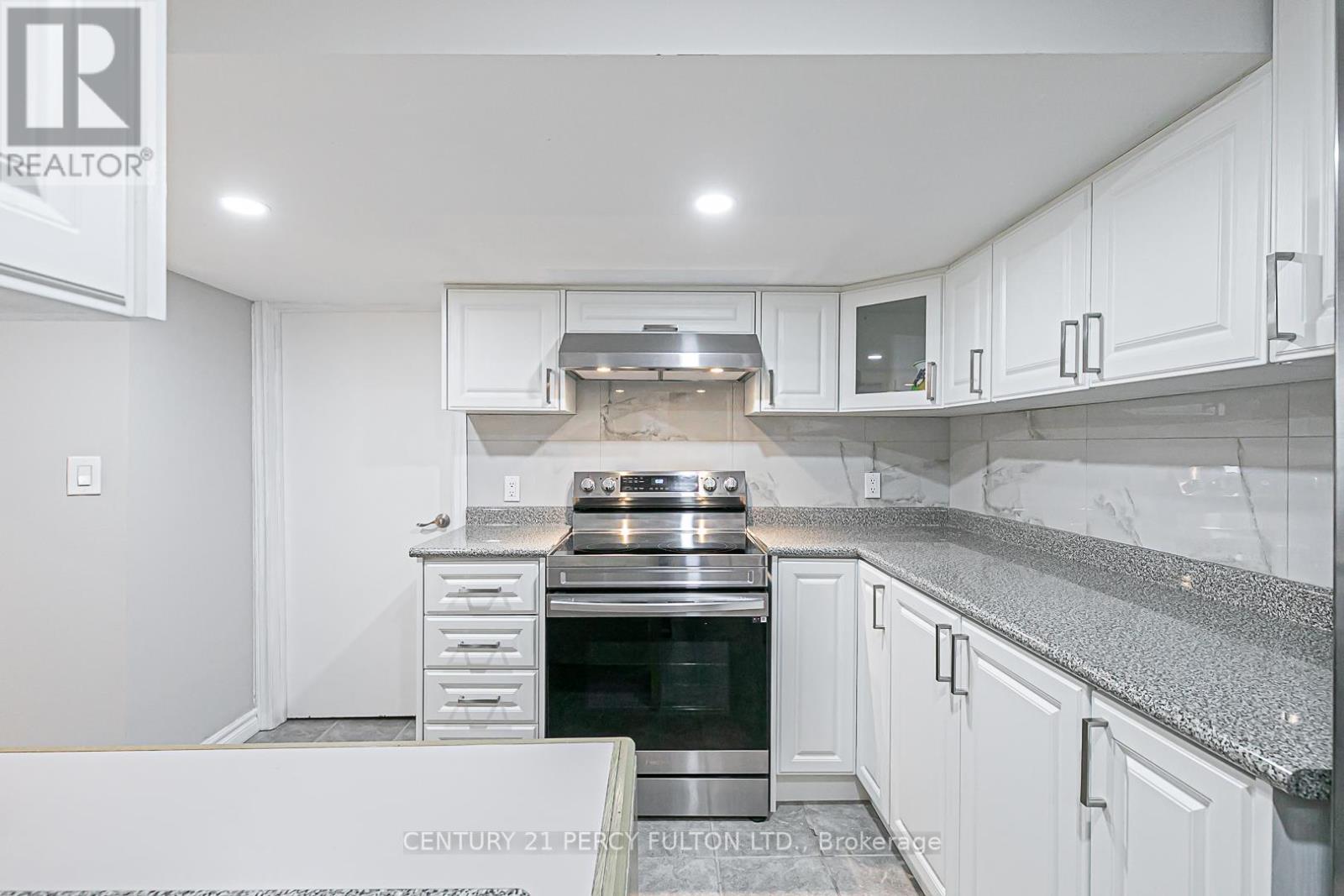 21 WILLOWHURST CRES E