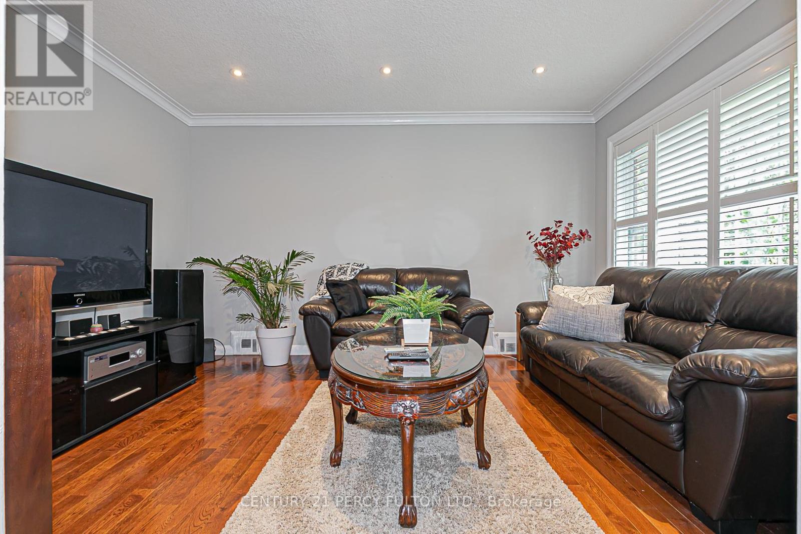 21 WILLOWHURST CRES E