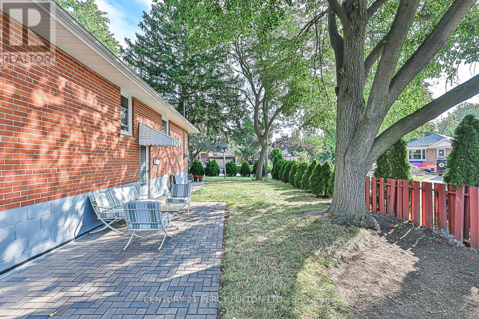 21 WILLOWHURST CRES E