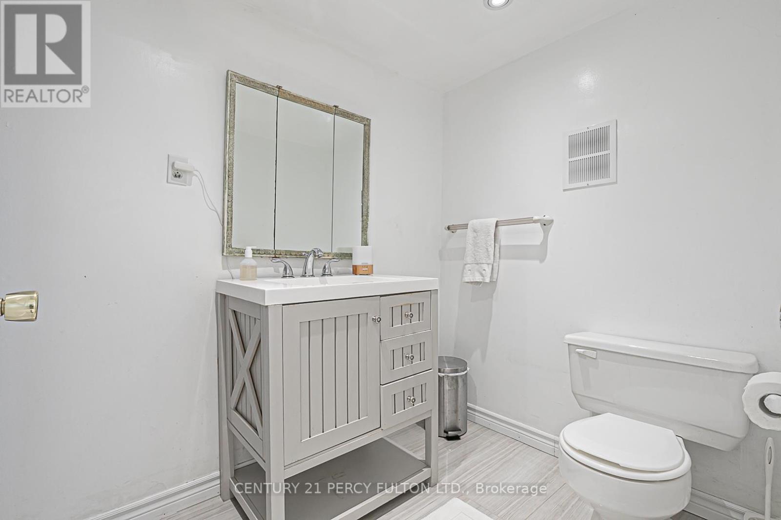 21 WILLOWHURST CRES E