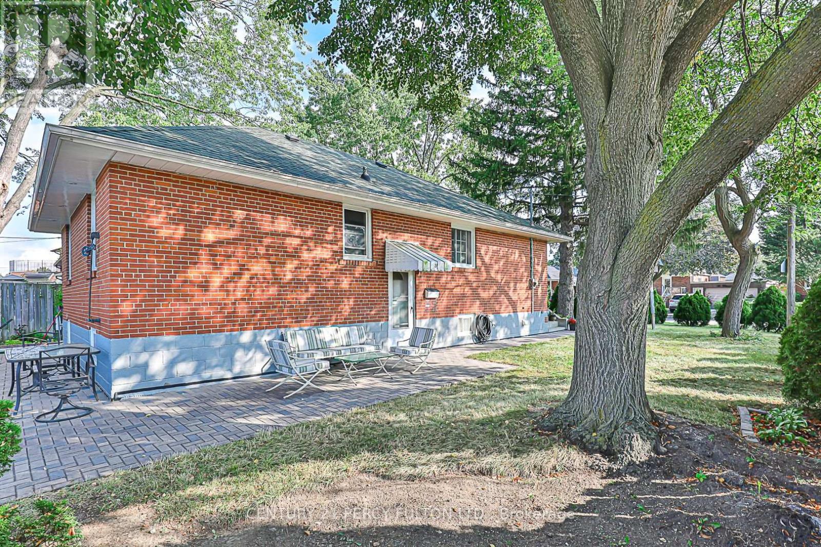 21 WILLOWHURST CRES E