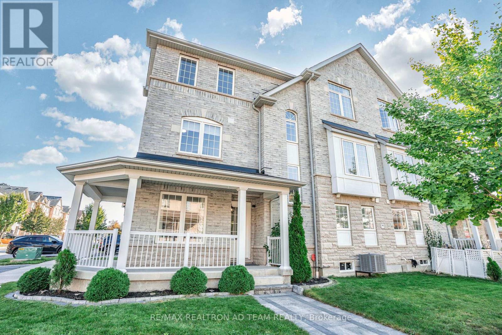44 SILVESTER ST