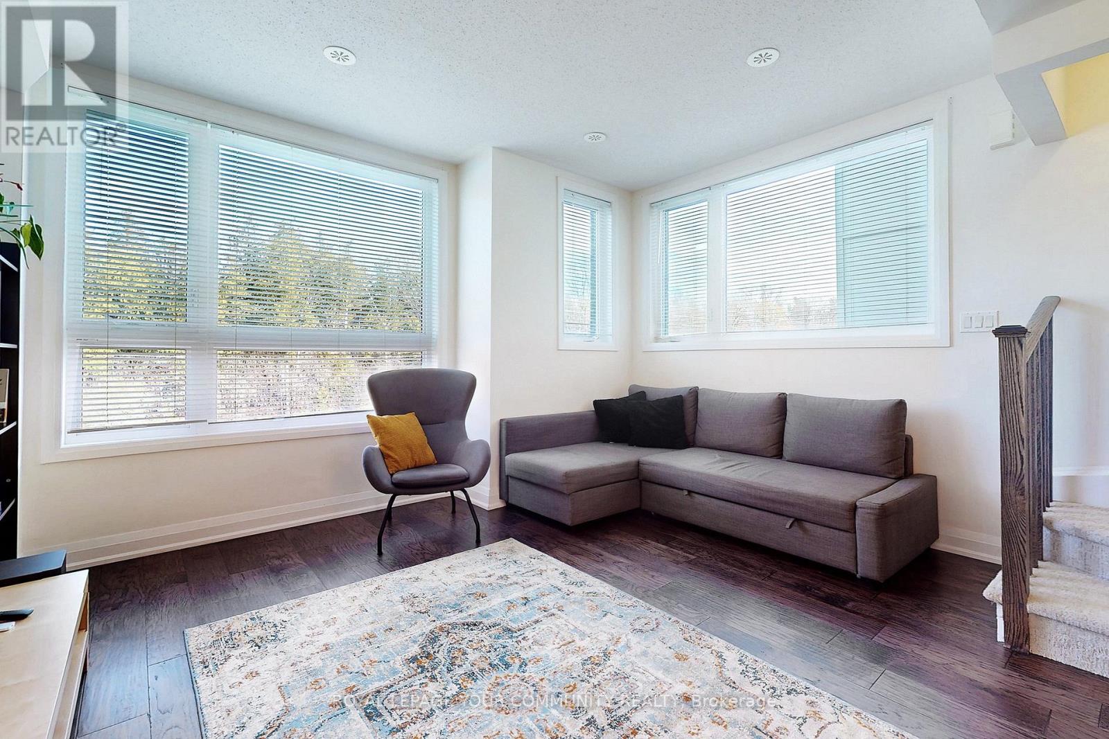 #9 -1870 ALTONA RD, #9