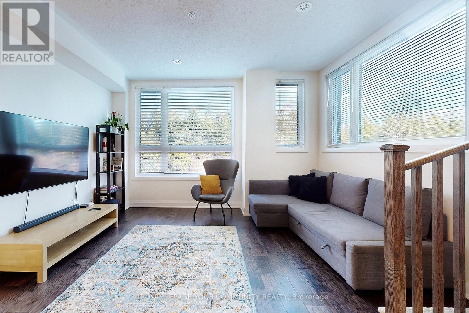 #9 -1870 ALTONA RD, #9