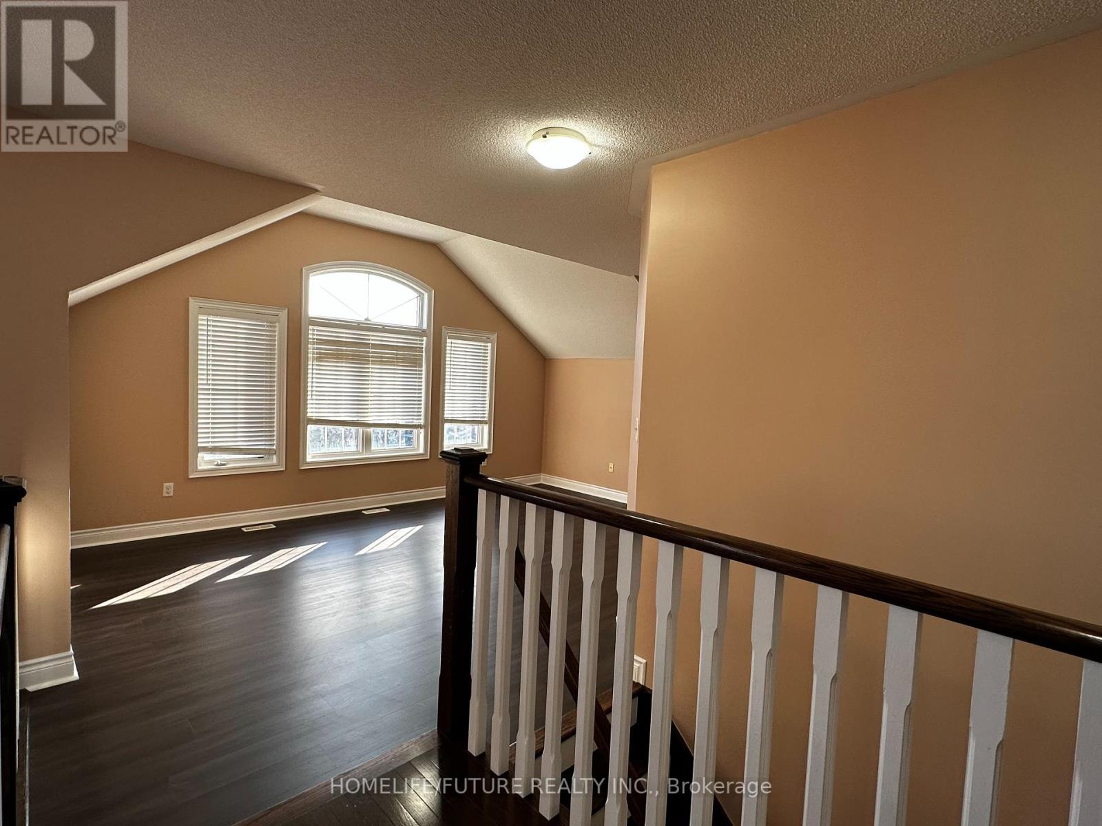 1714 ESTERBROOK DR