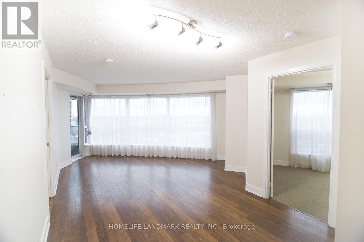 #1424 -135 VILLAGE GREEN SQ, #1424