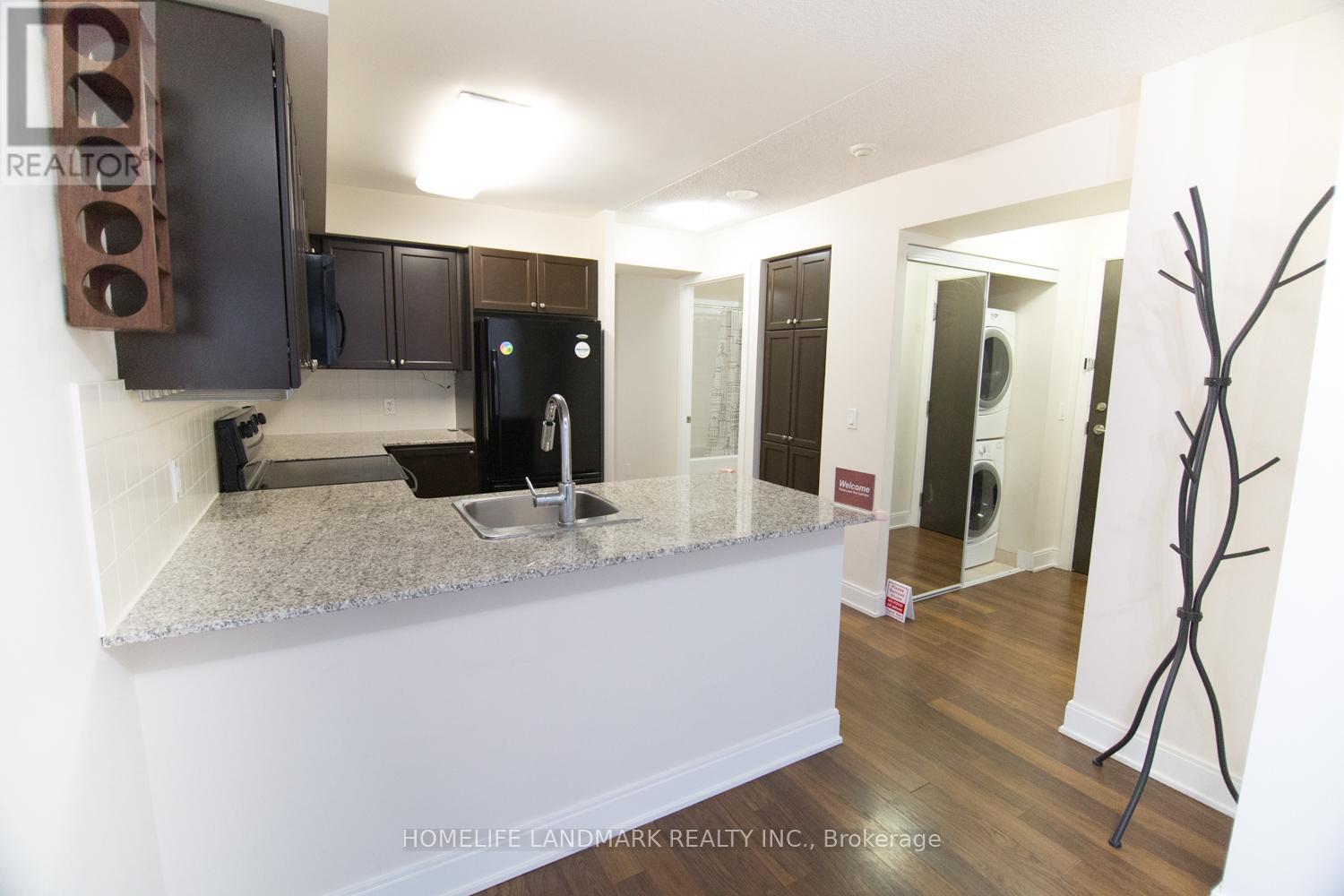 #1424 -135 VILLAGE GREEN SQ, #1424