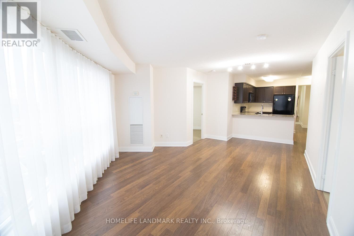 #1424 -135 VILLAGE GREEN SQ, #1424